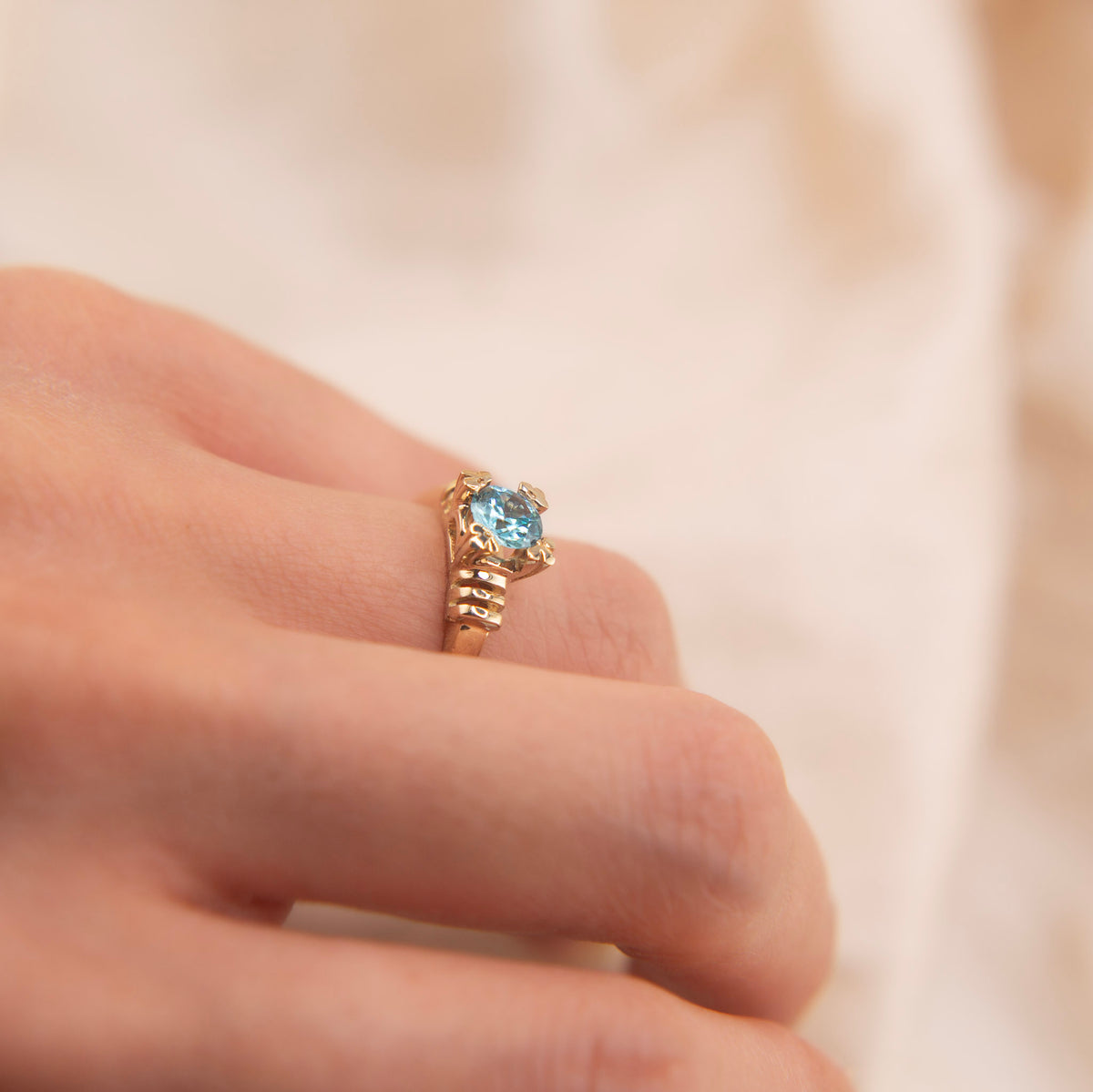10k Structural Swiss Blue Topaz Ring | sz 5.75