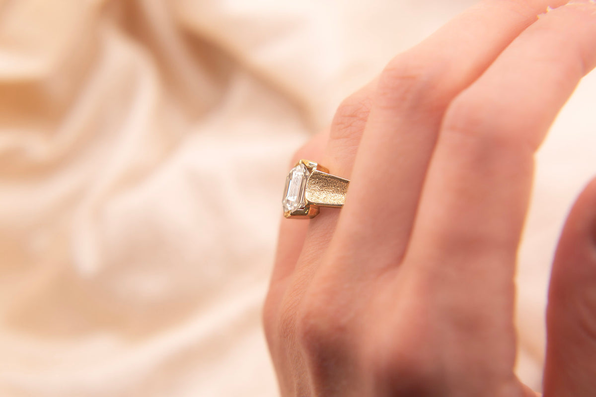 80's 10k Step Cut Moissanite Solitaire Modern Ring | sz 5.5