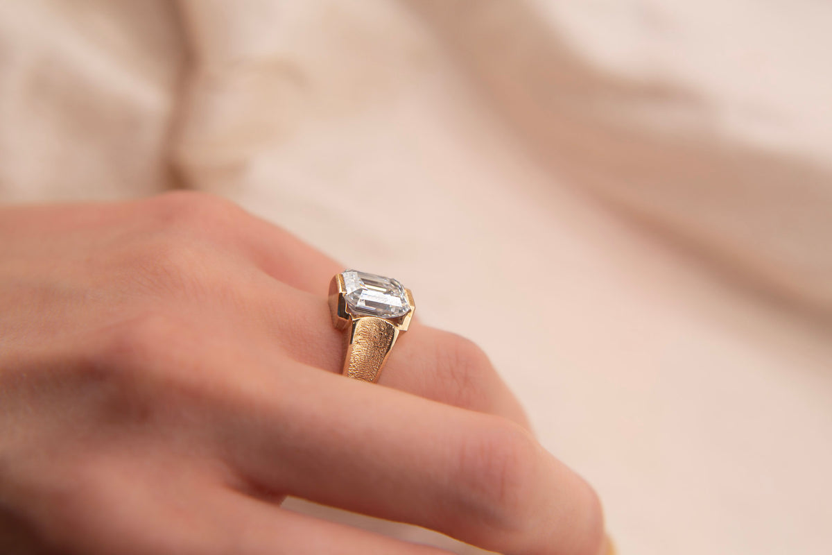 80's 10k Step Cut Moissanite Solitaire Modern Ring | sz 5.5