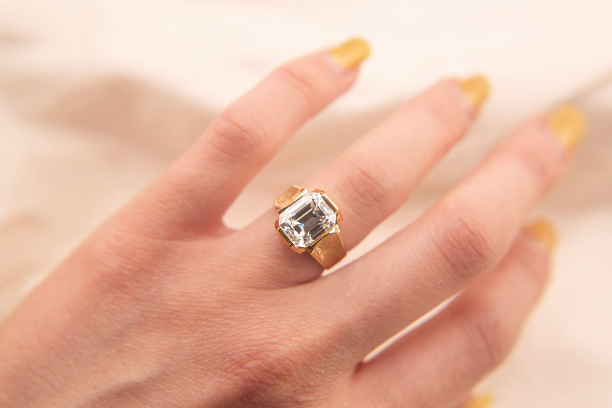 80's 10k Step Cut Moissanite Solitaire Modern Ring | sz 5.5