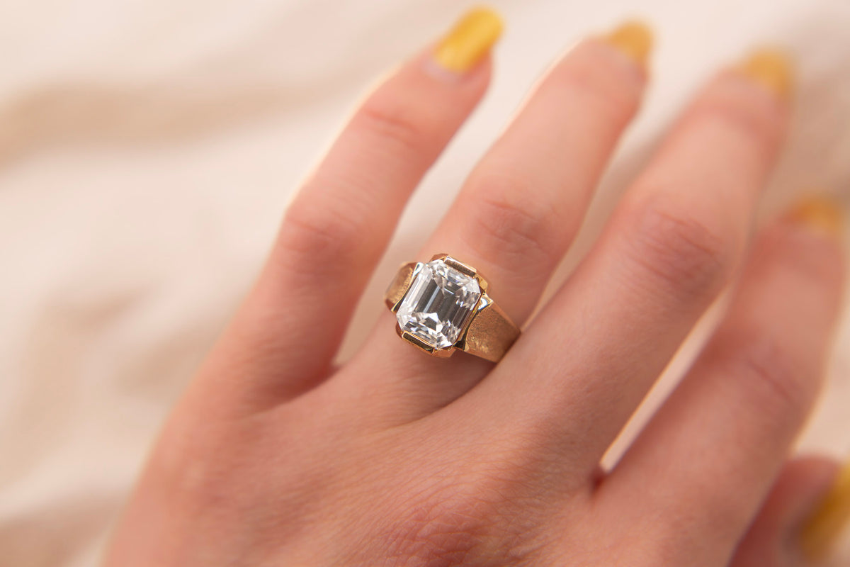 80's 10k Step Cut Moissanite Solitaire Modern Ring | sz 5.5