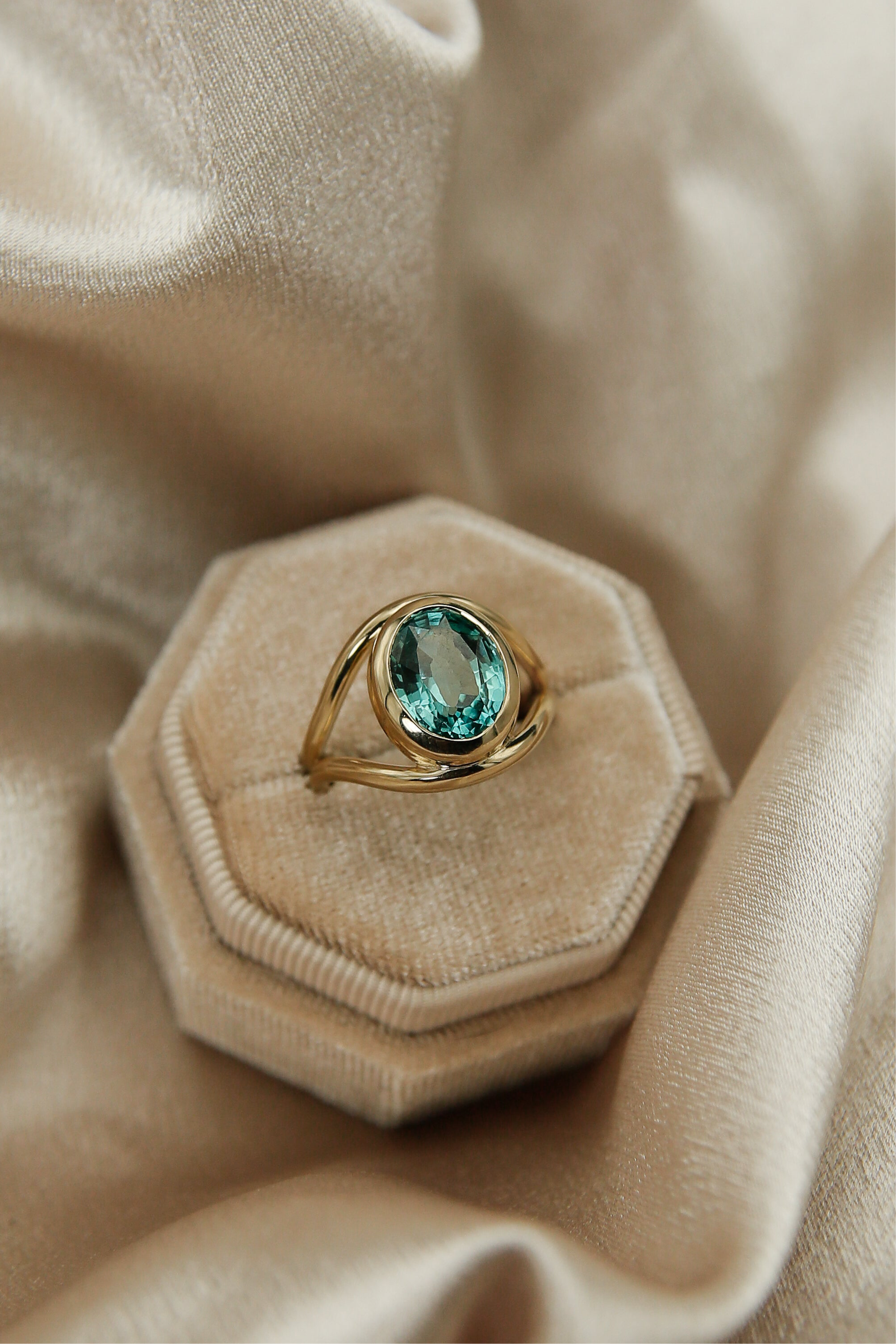 Jamie | 6.5 ct Paraiba Sapphire | sz 8