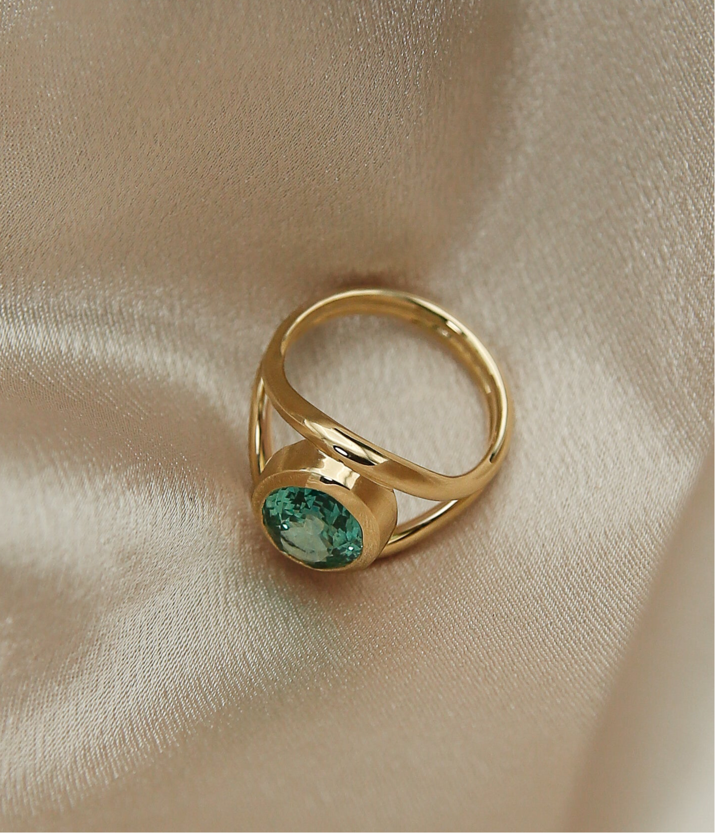 Jamie | 6.5 ct Paraiba Sapphire | sz 8