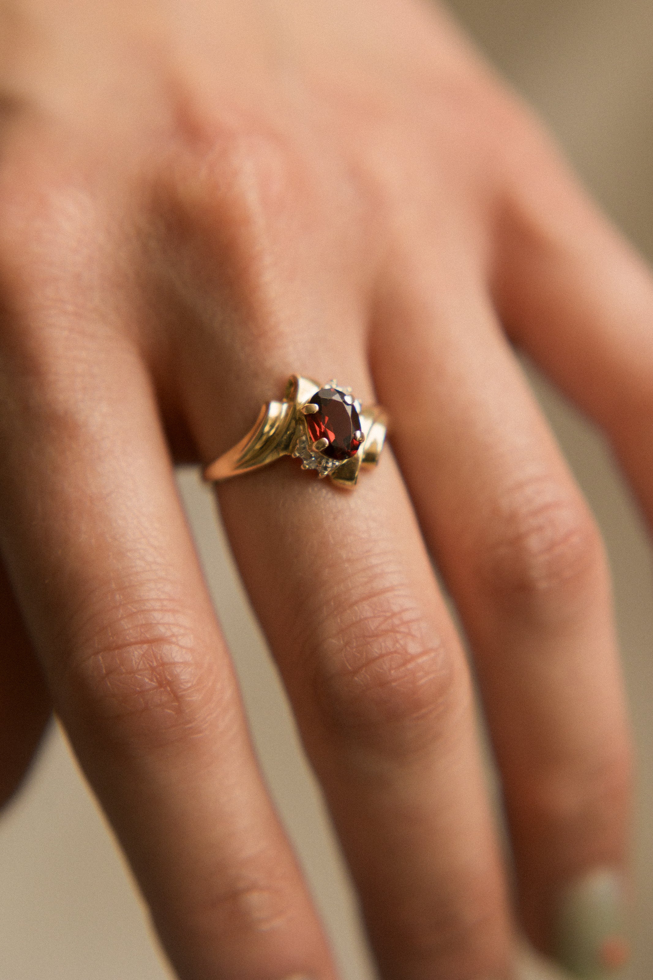 80's Dainty 10k Garnet & Diamond Bypass Ring | sz 7