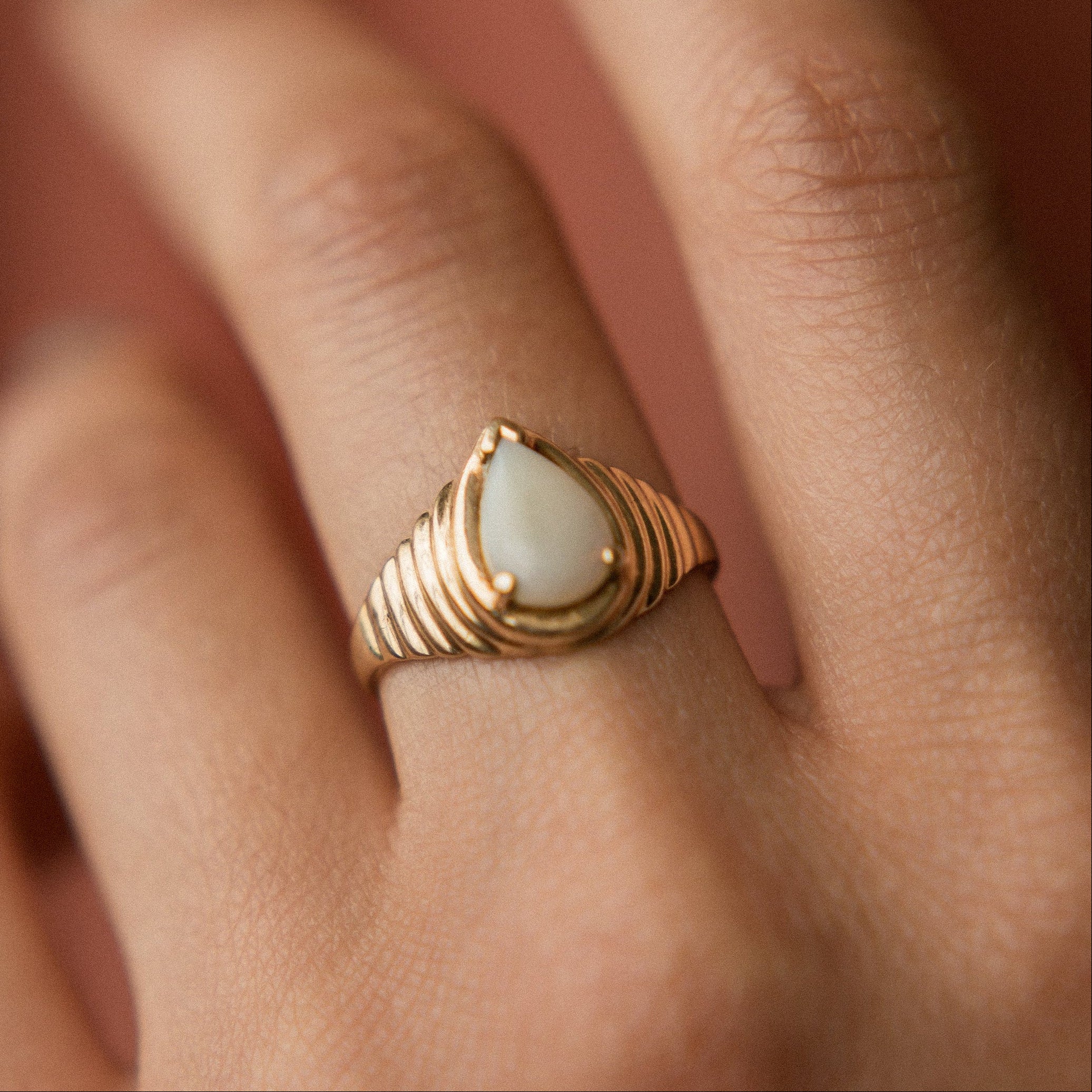 70's Modern Ripple Teardrop Opal 10k Ring | sz 6