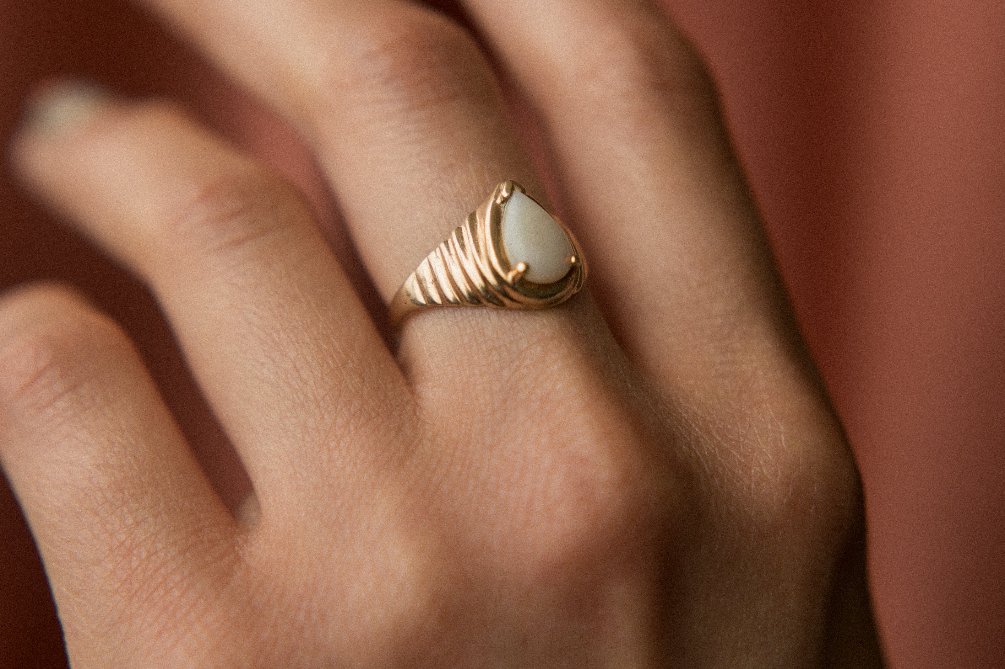 70's Modern Ripple Teardrop Opal 10k Ring | sz 6
