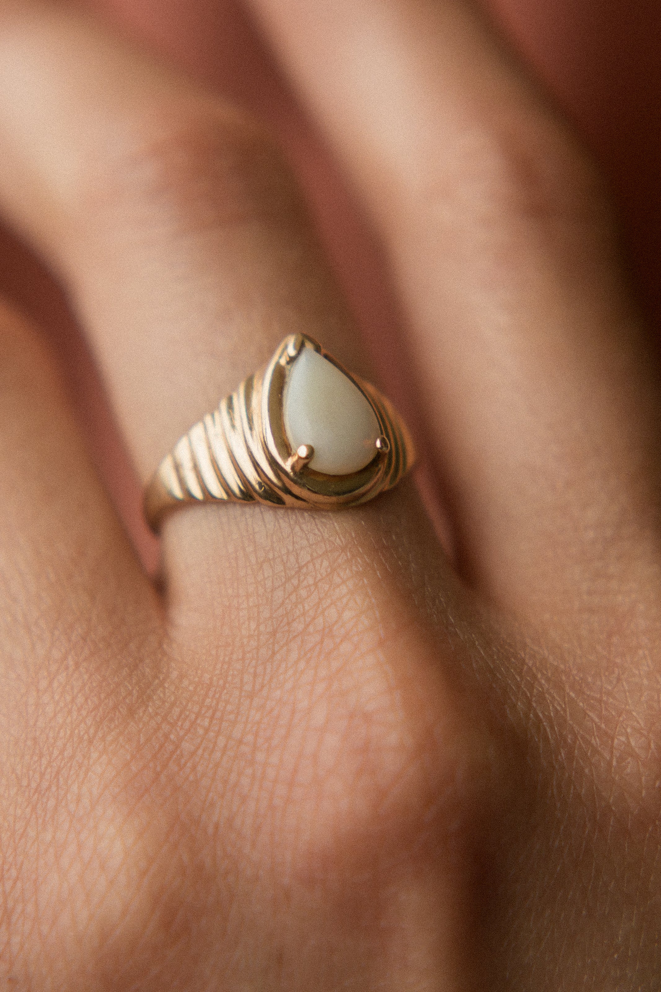 70's Modern Ripple Teardrop Opal 10k Ring | sz 6