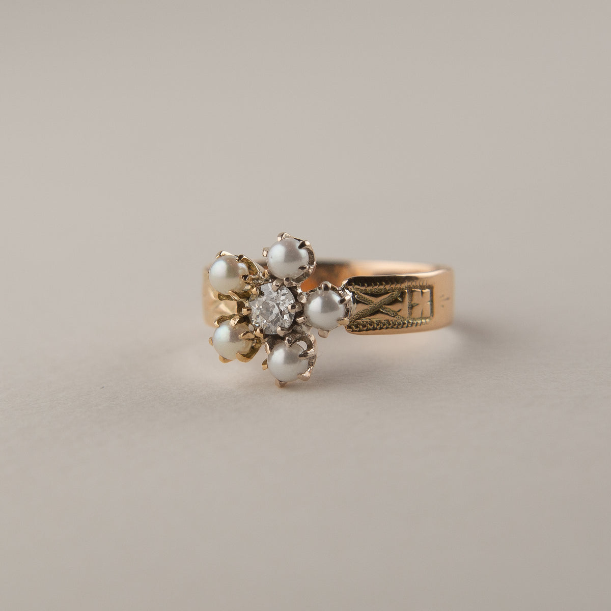diamond and pearl flower ring | sz 7.75