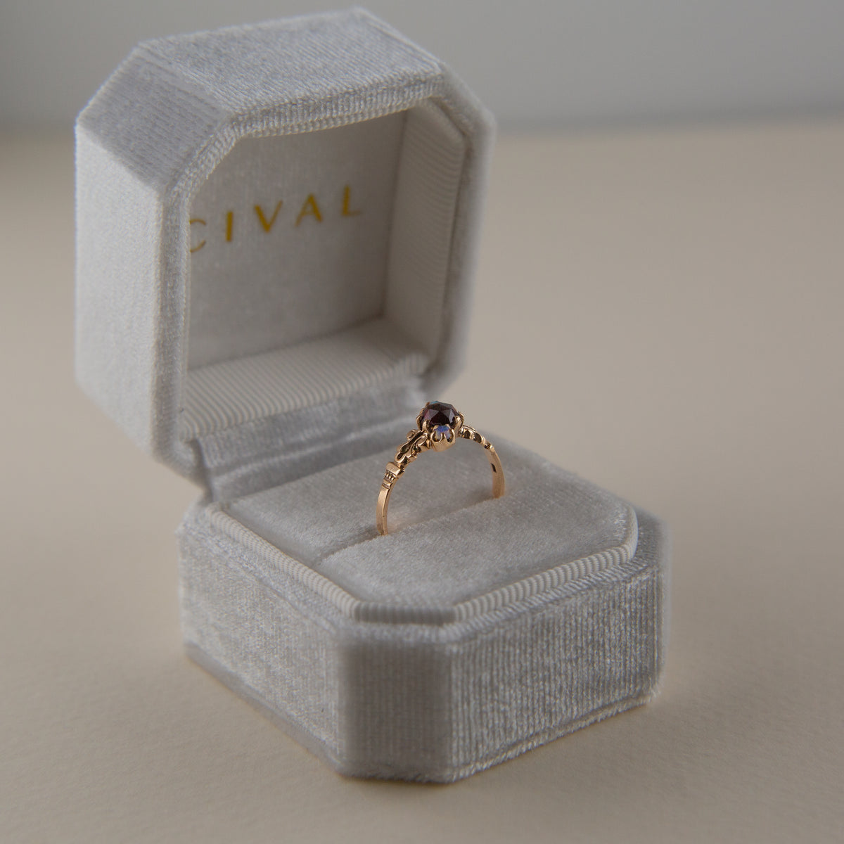 VR286 garnet and opal three stone ring | sz 6