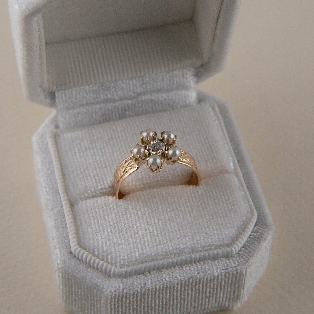 diamond and pearl flower ring | sz 7.75