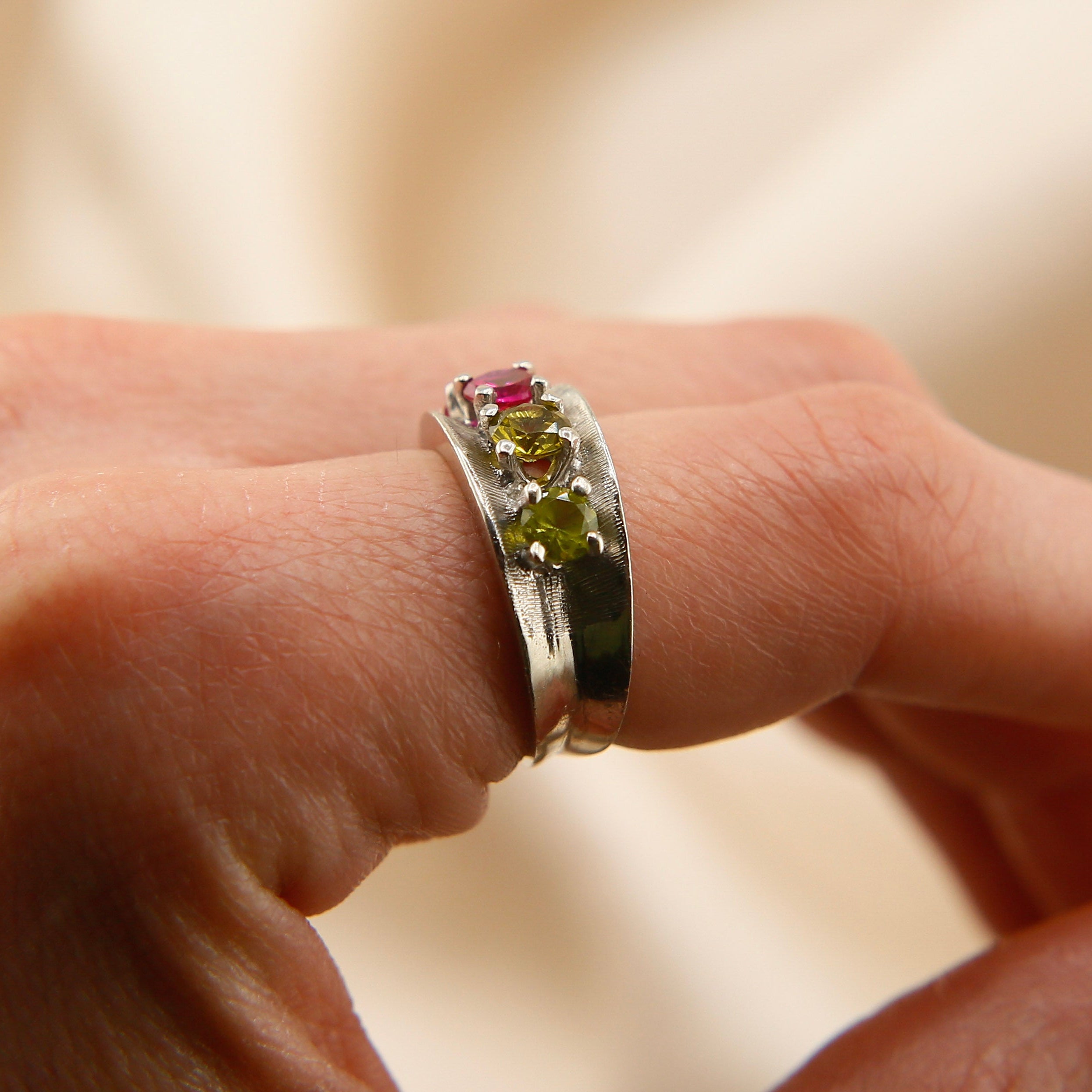 10k White Gold Ruby + Peridot Ring | sz 5.75