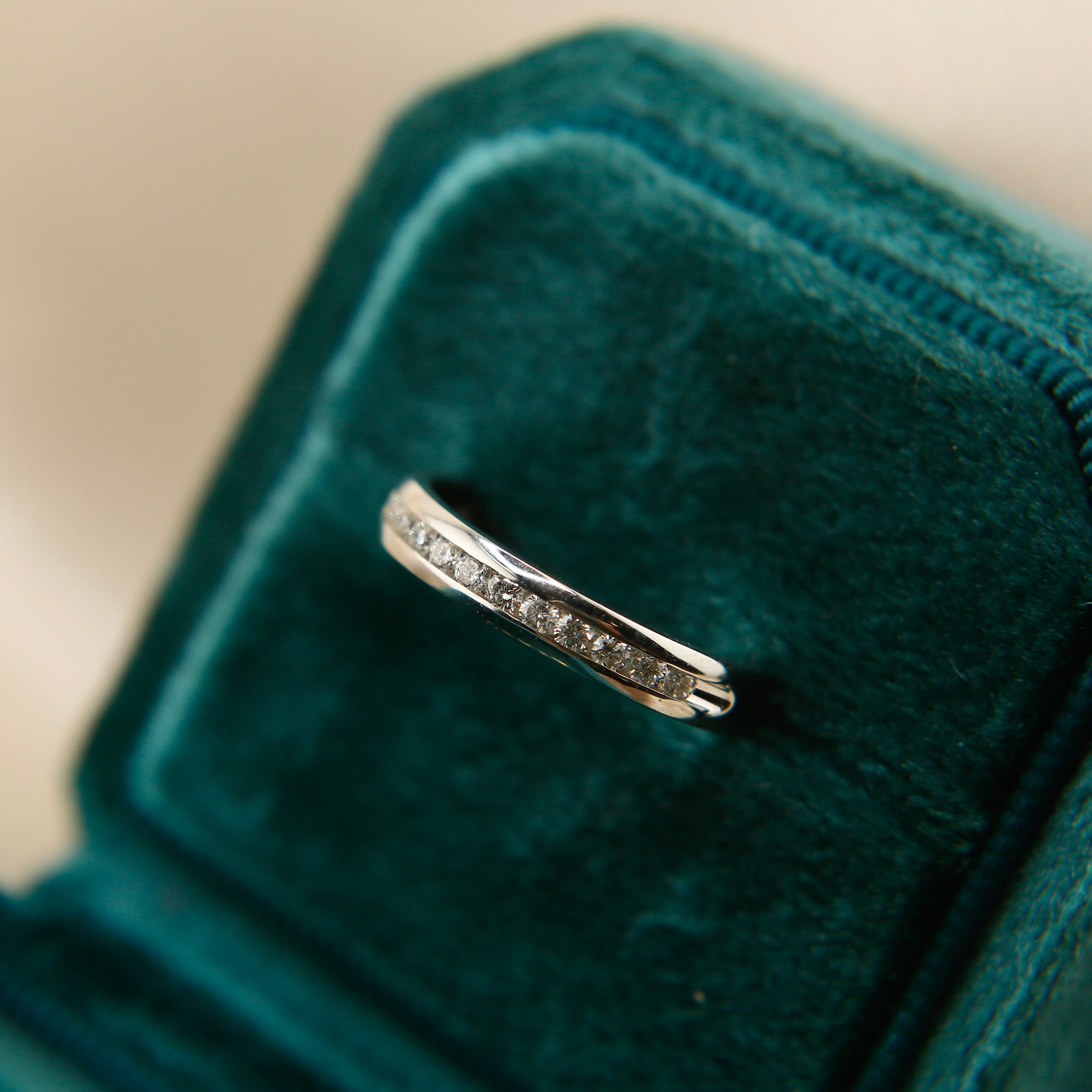14k channel set band | sz 6
