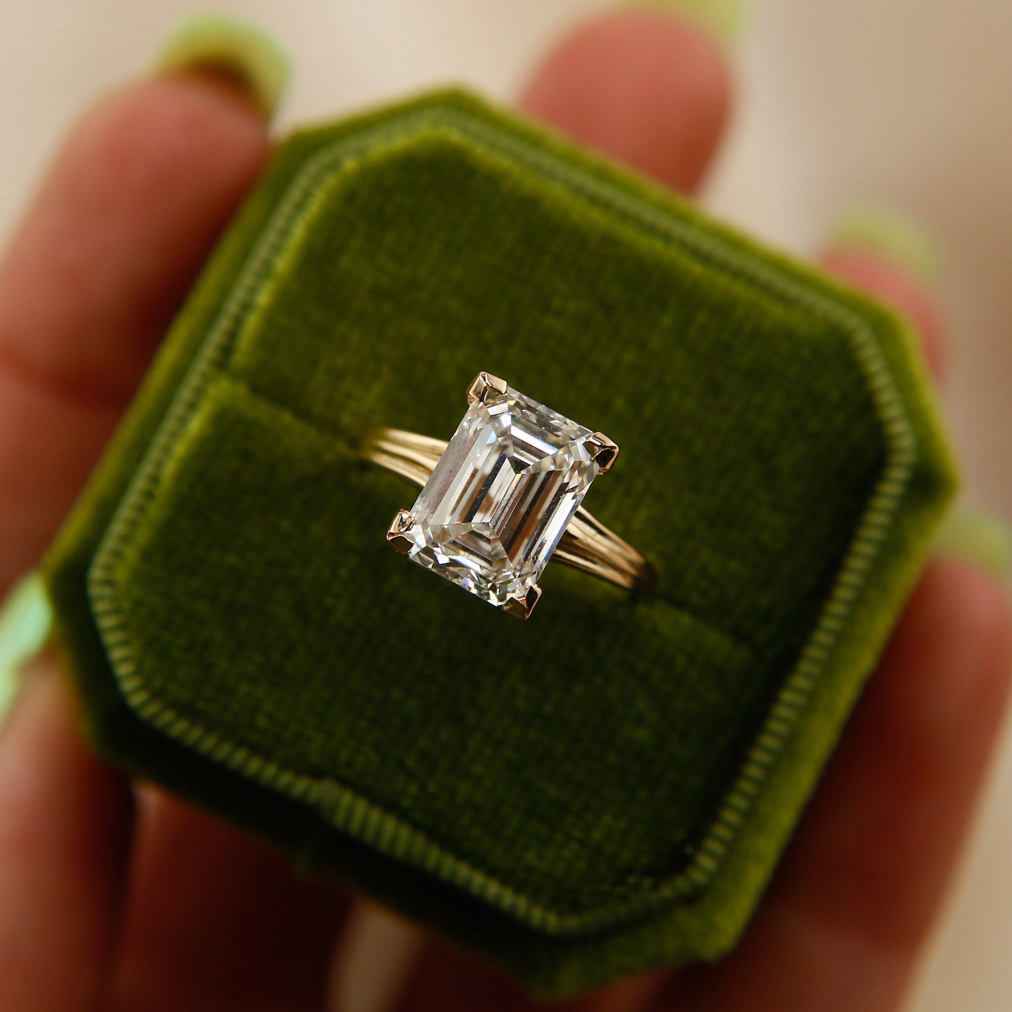 Vintage Band w 4ct Lab Emerald | sz 5.75