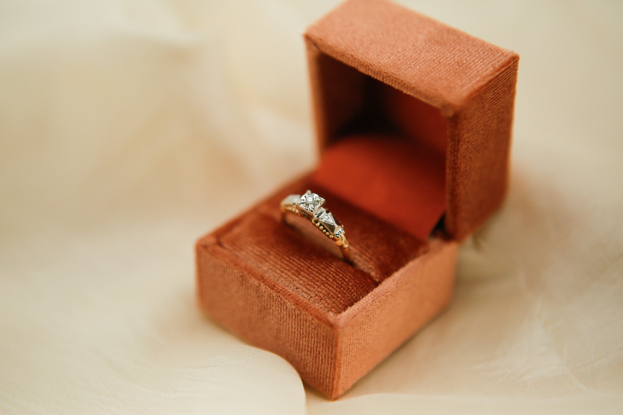 Vintage Two Tone Die Cast Solitaire Diamond Ring | sz 8