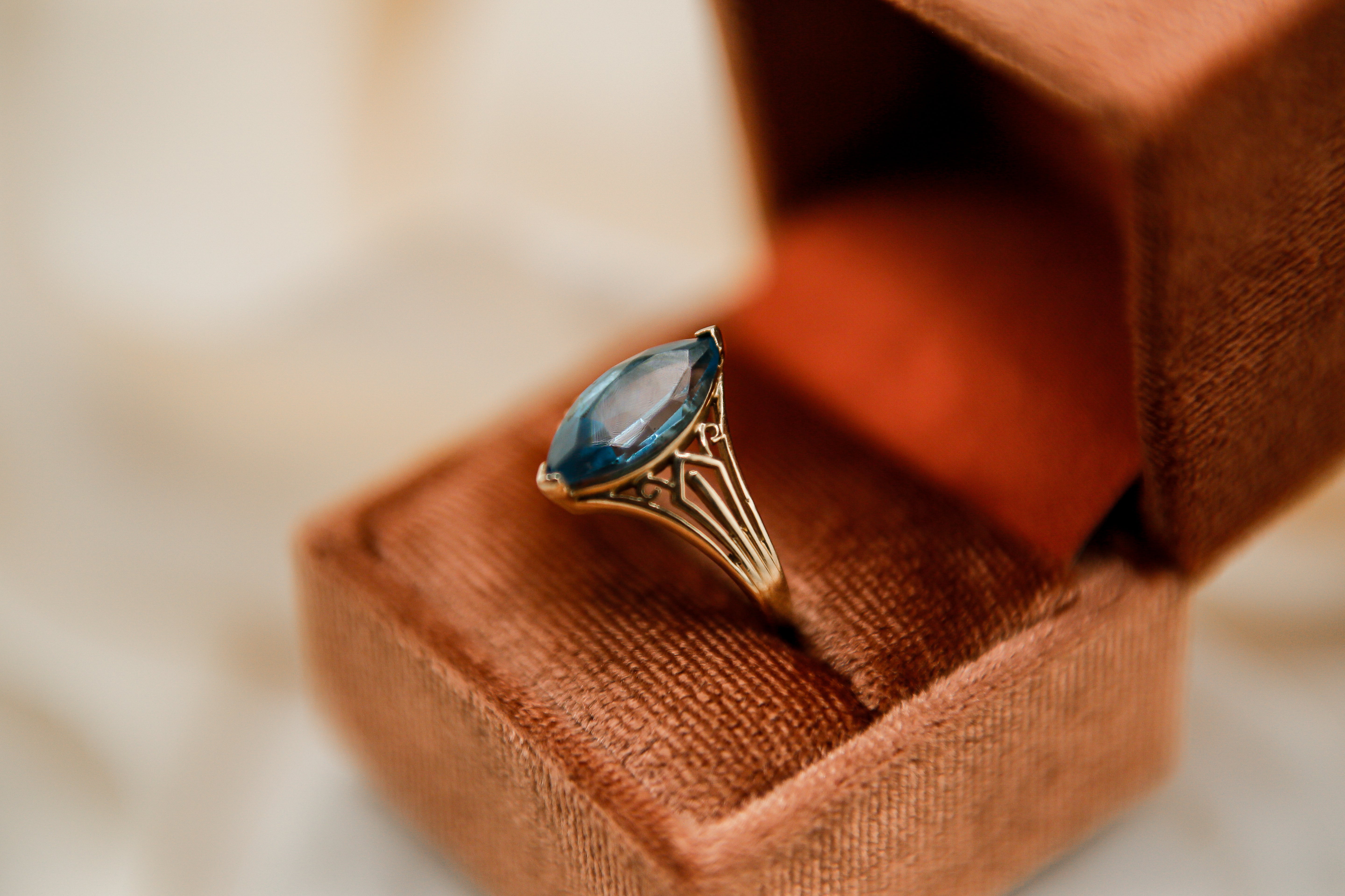 70's Marquise Blue Lab Sapphire Solitaire 10k Ring | sz 7.75