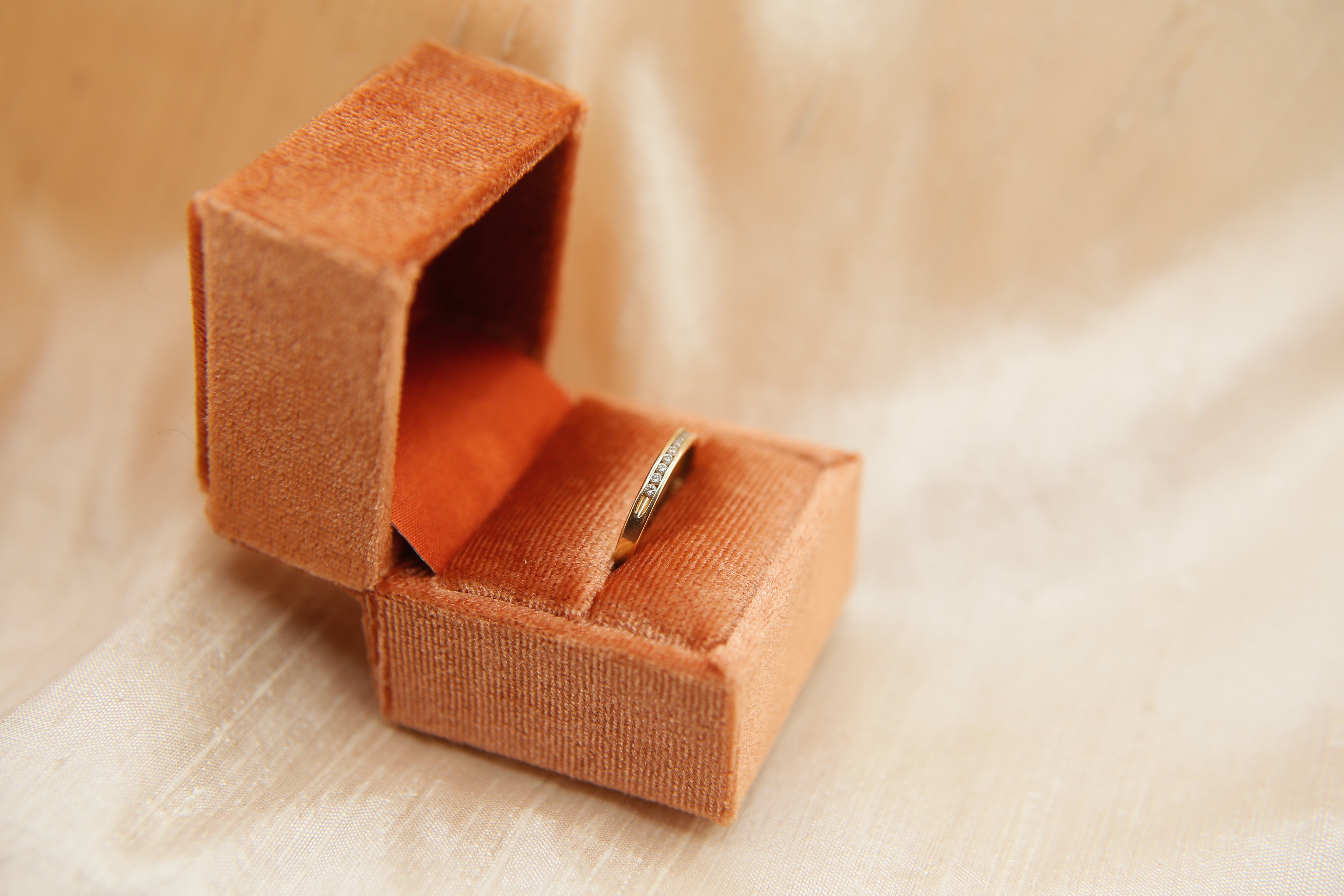 00's 14k Channel Set Diamond Band | sz 6.25