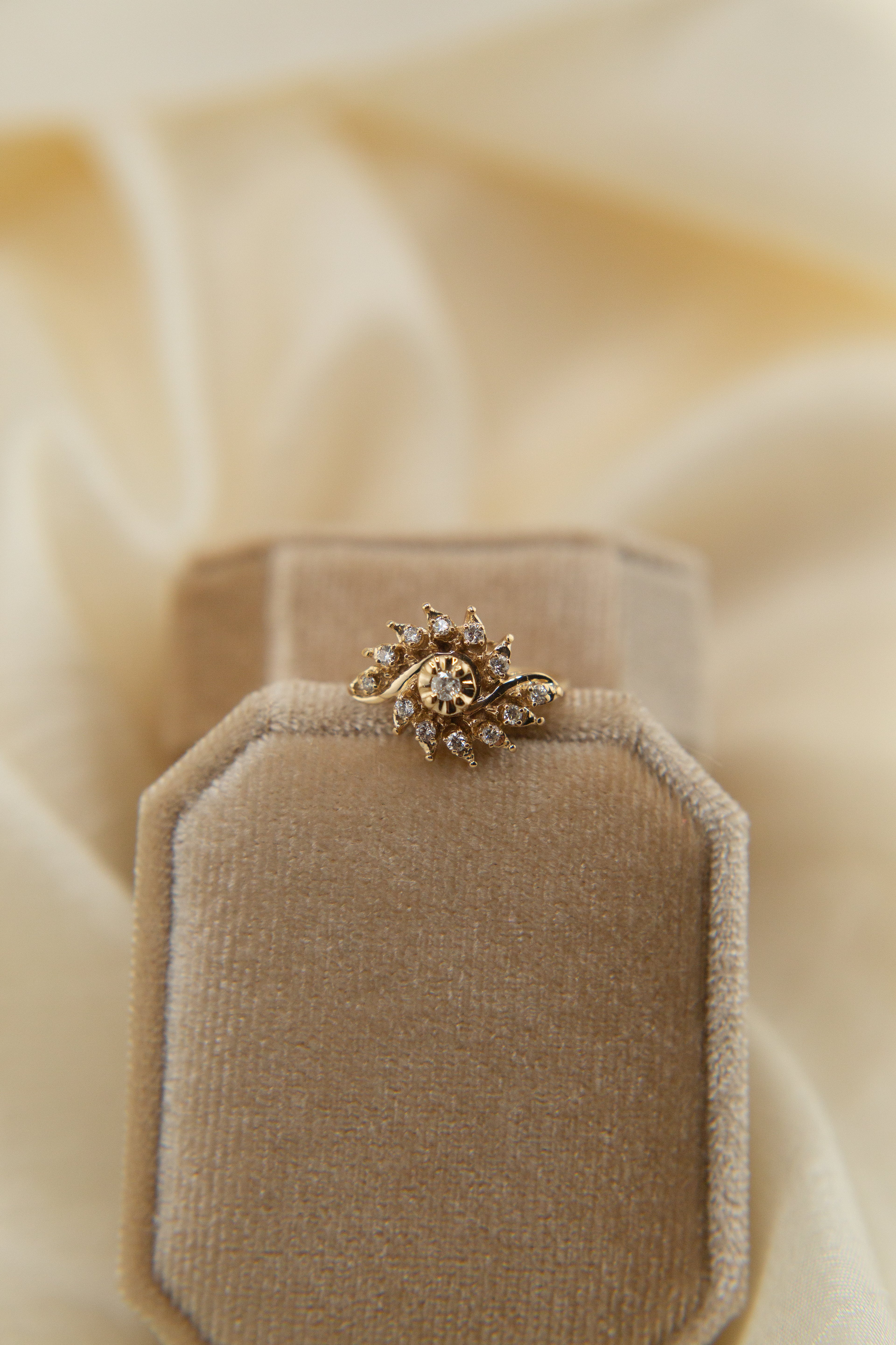 14k natural diamond eye shape ring | sz 5