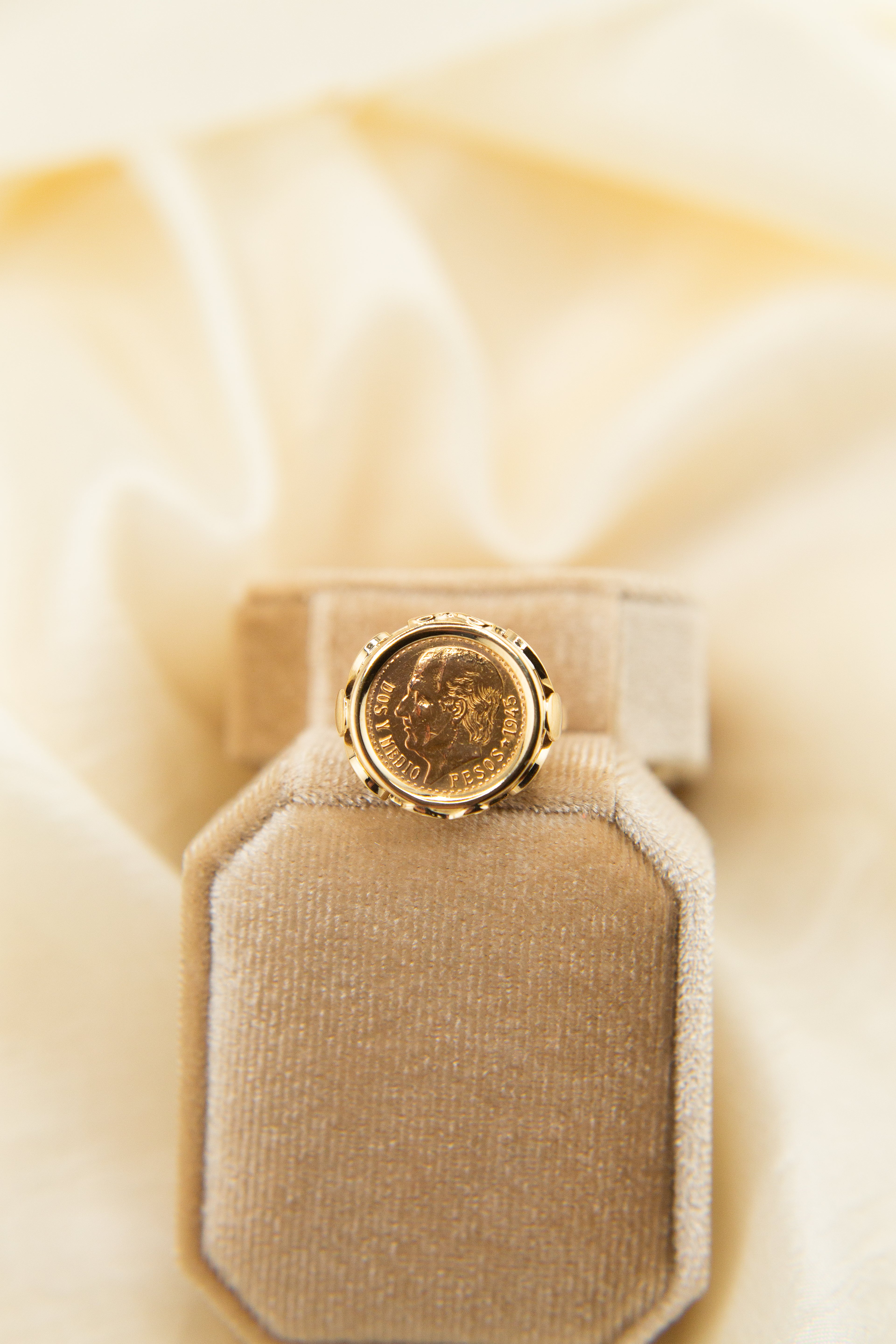 Mid-Century Mexican Dos Y Medio 2.5 Peso Coin Ring | sz 9.5