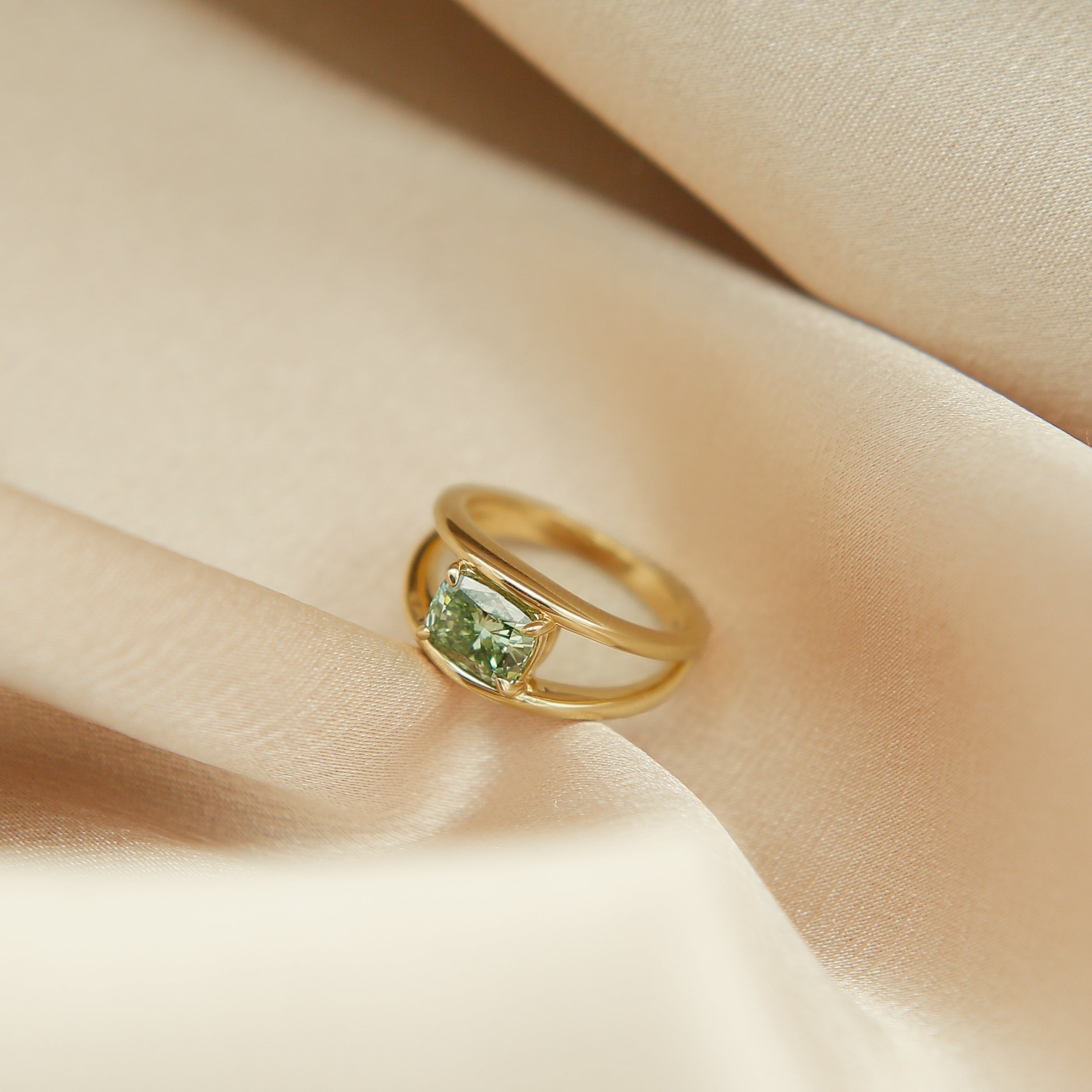 14k Holly Ring 1.28 Green Diamond | Sz 5.5
