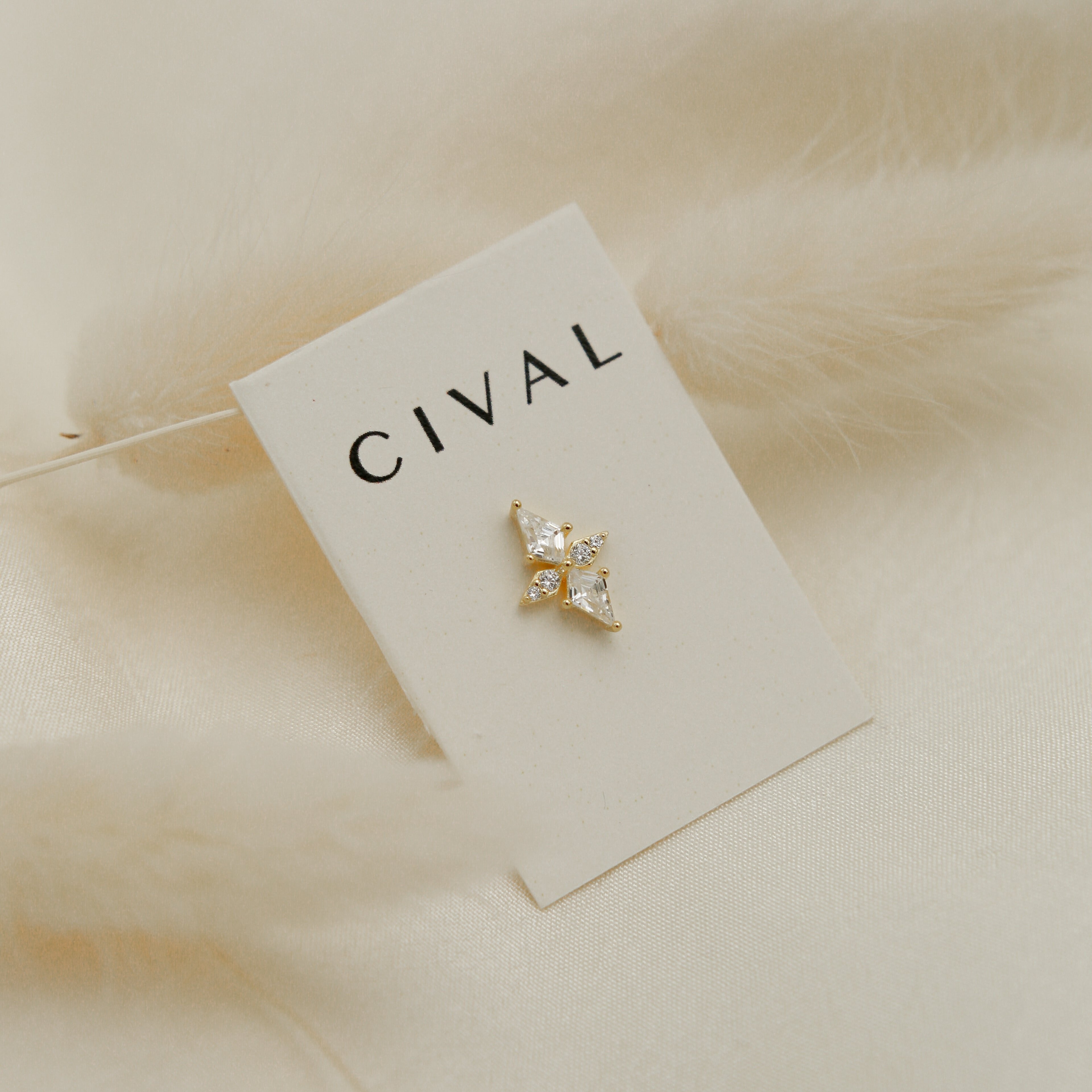 Juli Flatback Single Piercing