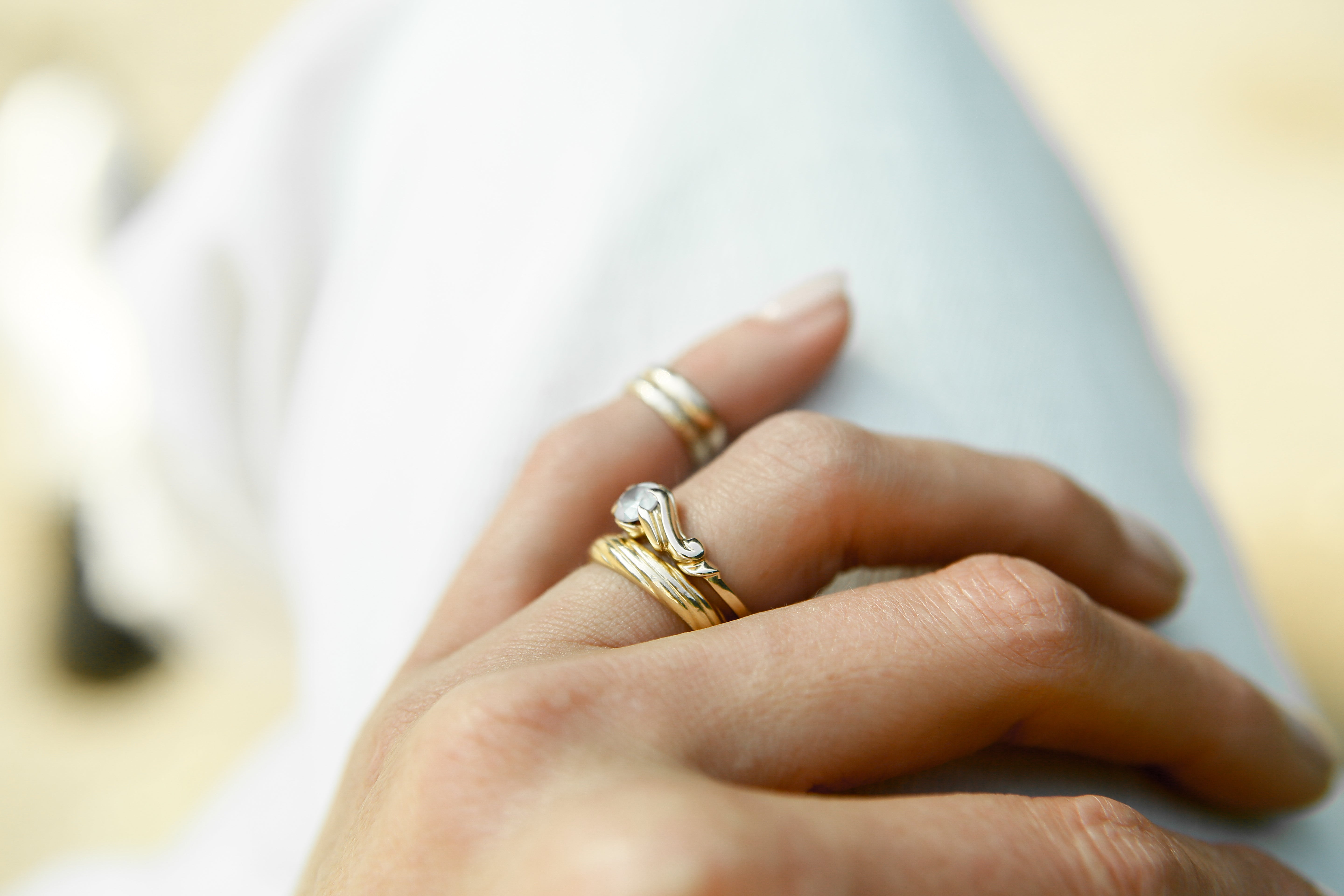 10k Art Nouveau Misfit Frosty Diamond | sz 7.25