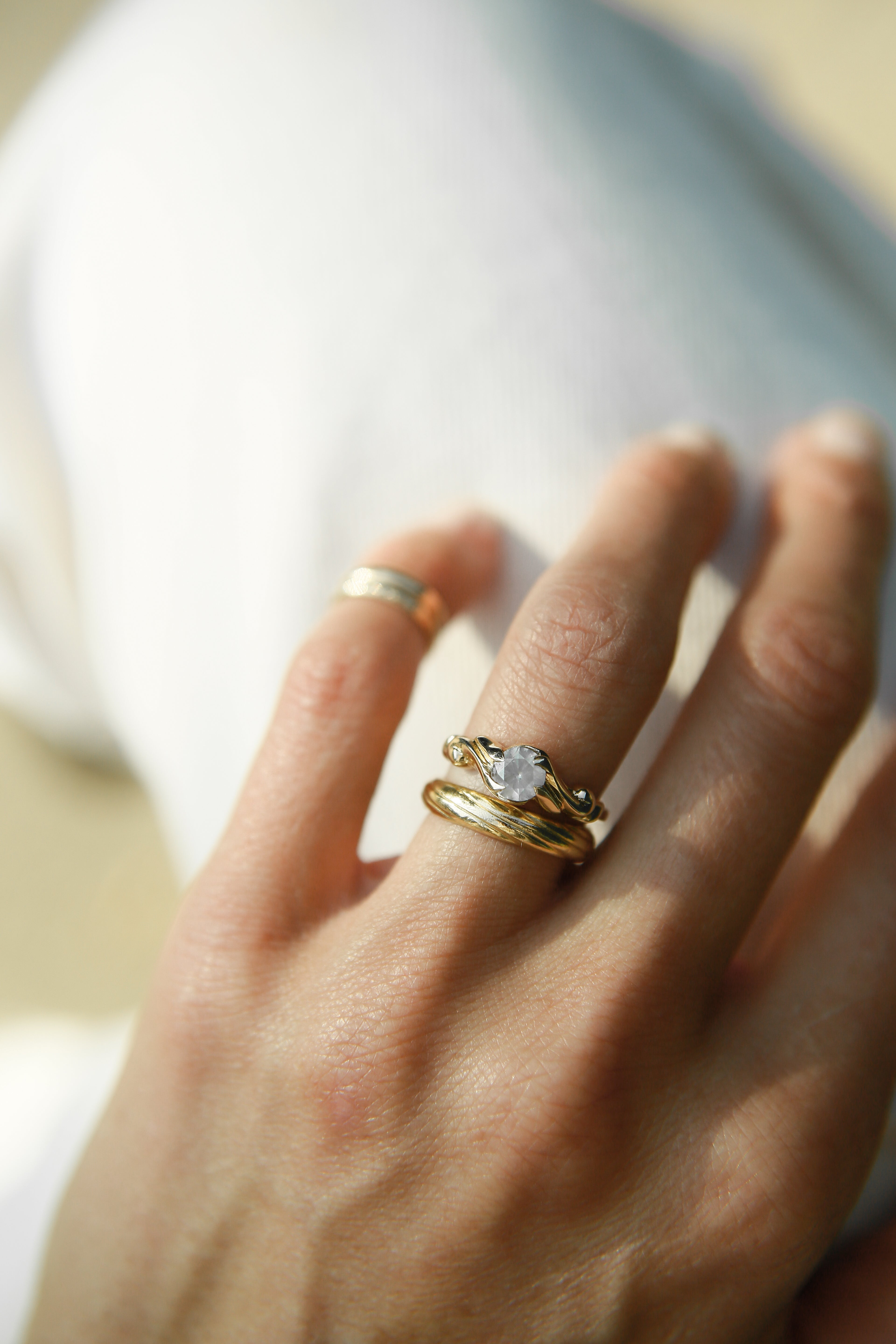 10k Art Nouveau Misfit Frosty Diamond | sz 7.25