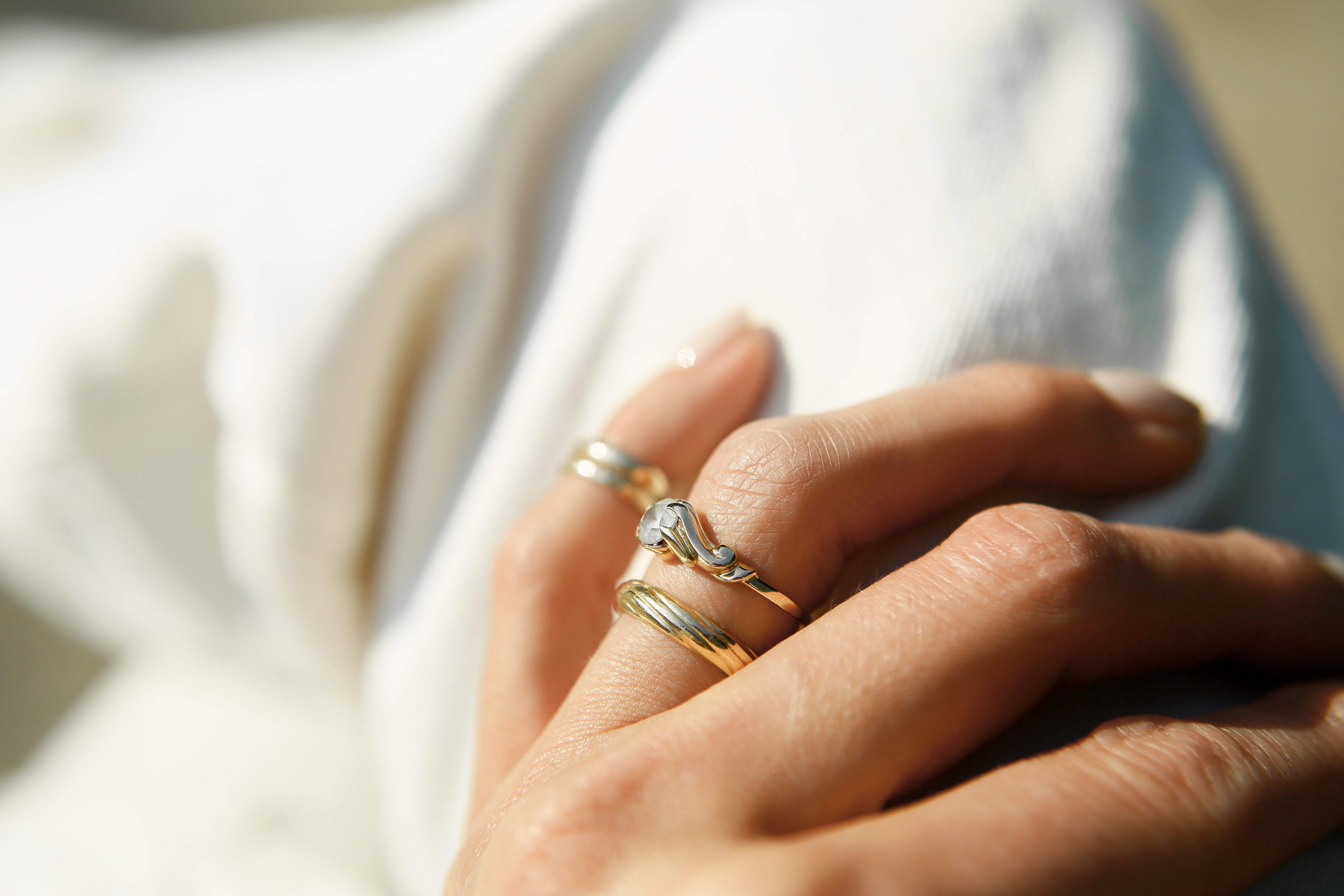 10k Art Nouveau Misfit Frosty Diamond | sz 7.25