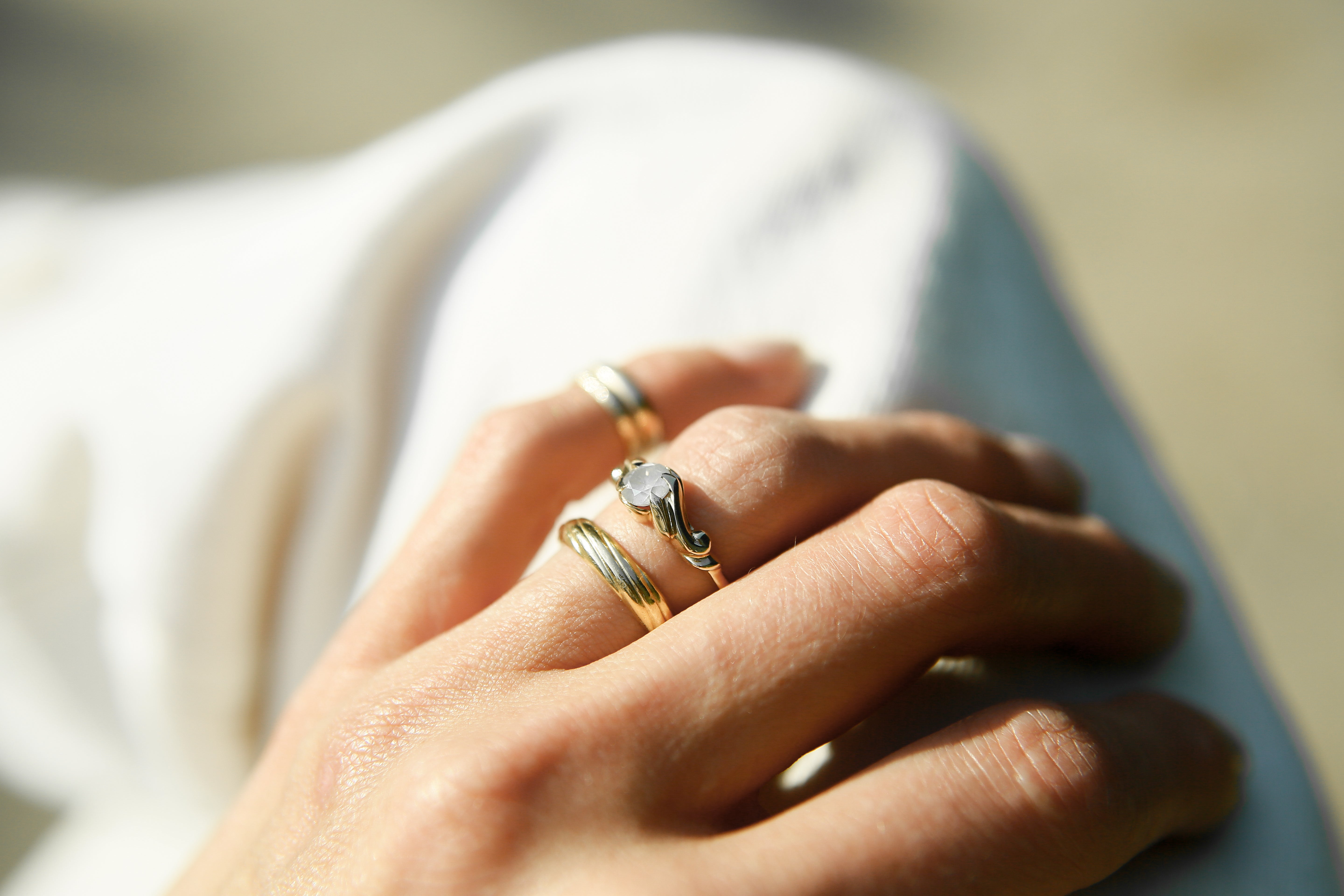 10k Art Nouveau Misfit Frosty Diamond | sz 7.25