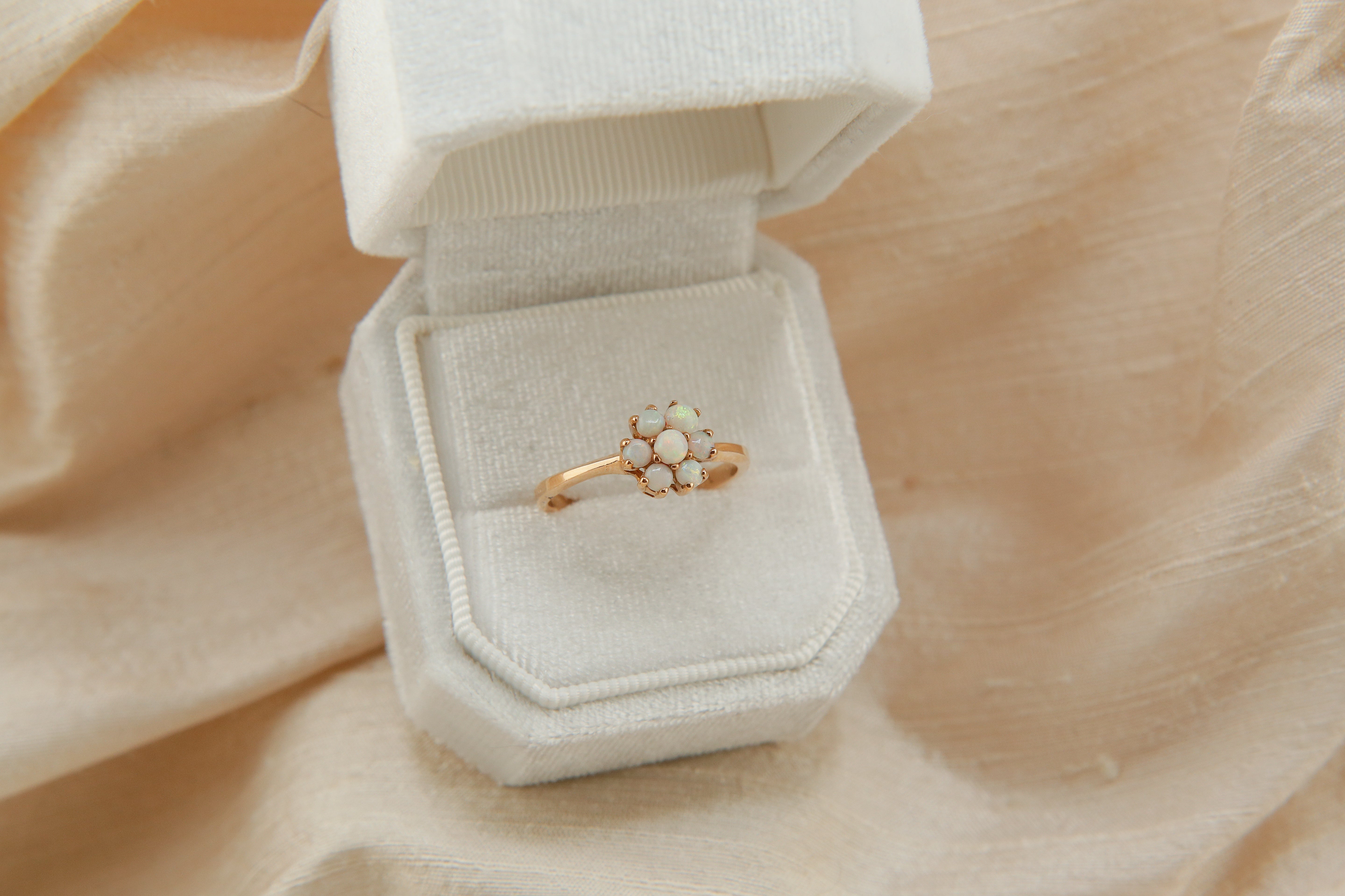 10k Opal Flower Cluster Ring | sz 8.25
