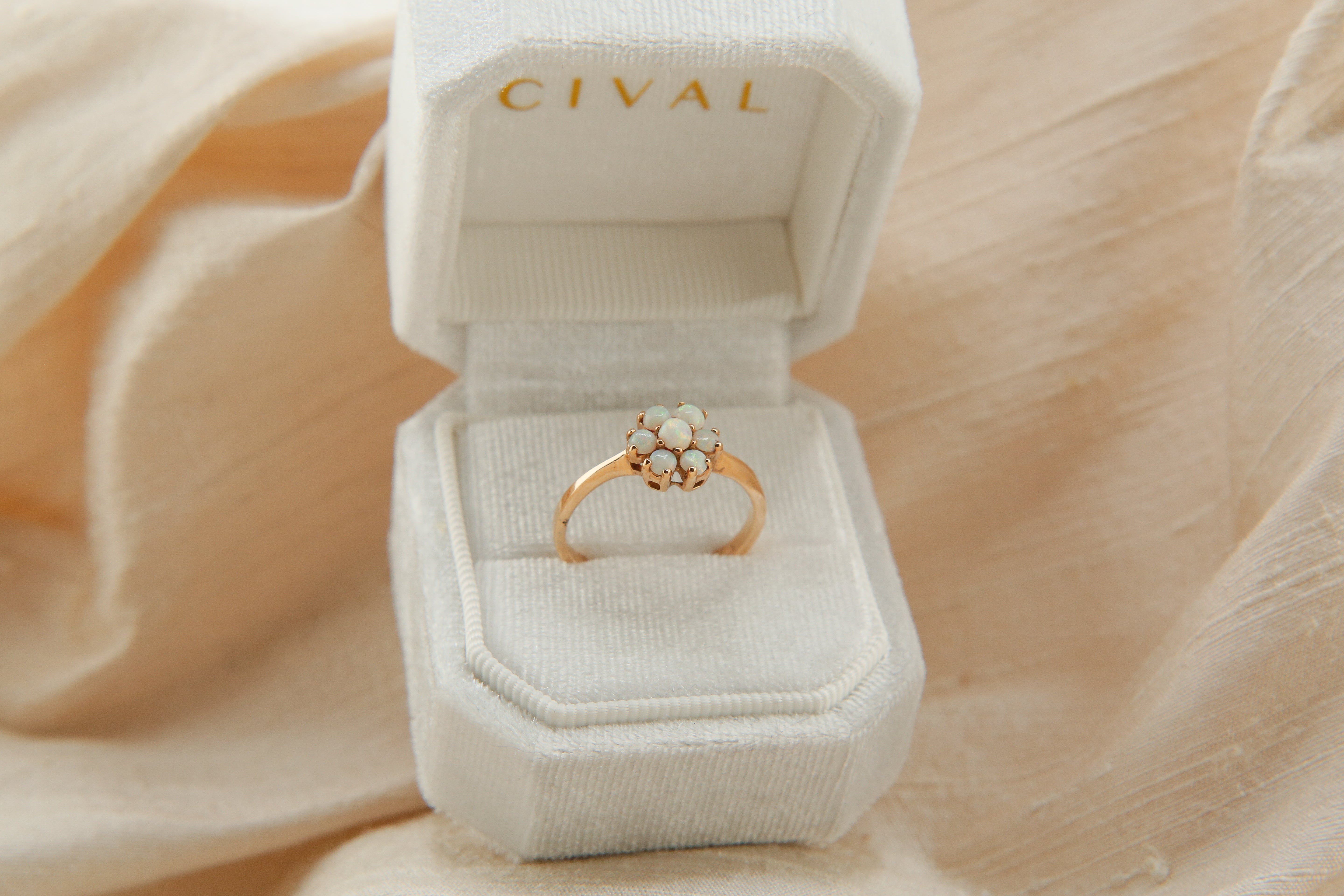 10k Opal Flower Cluster Ring | sz 8.25