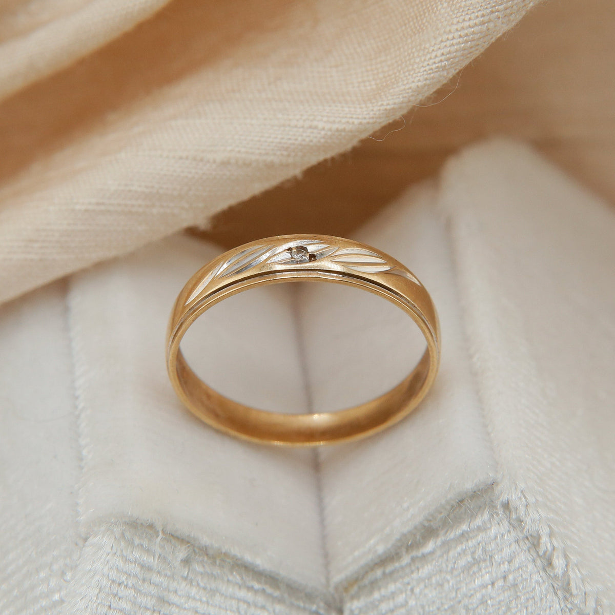 10k Single Stone Leaf Band | sz 6.75