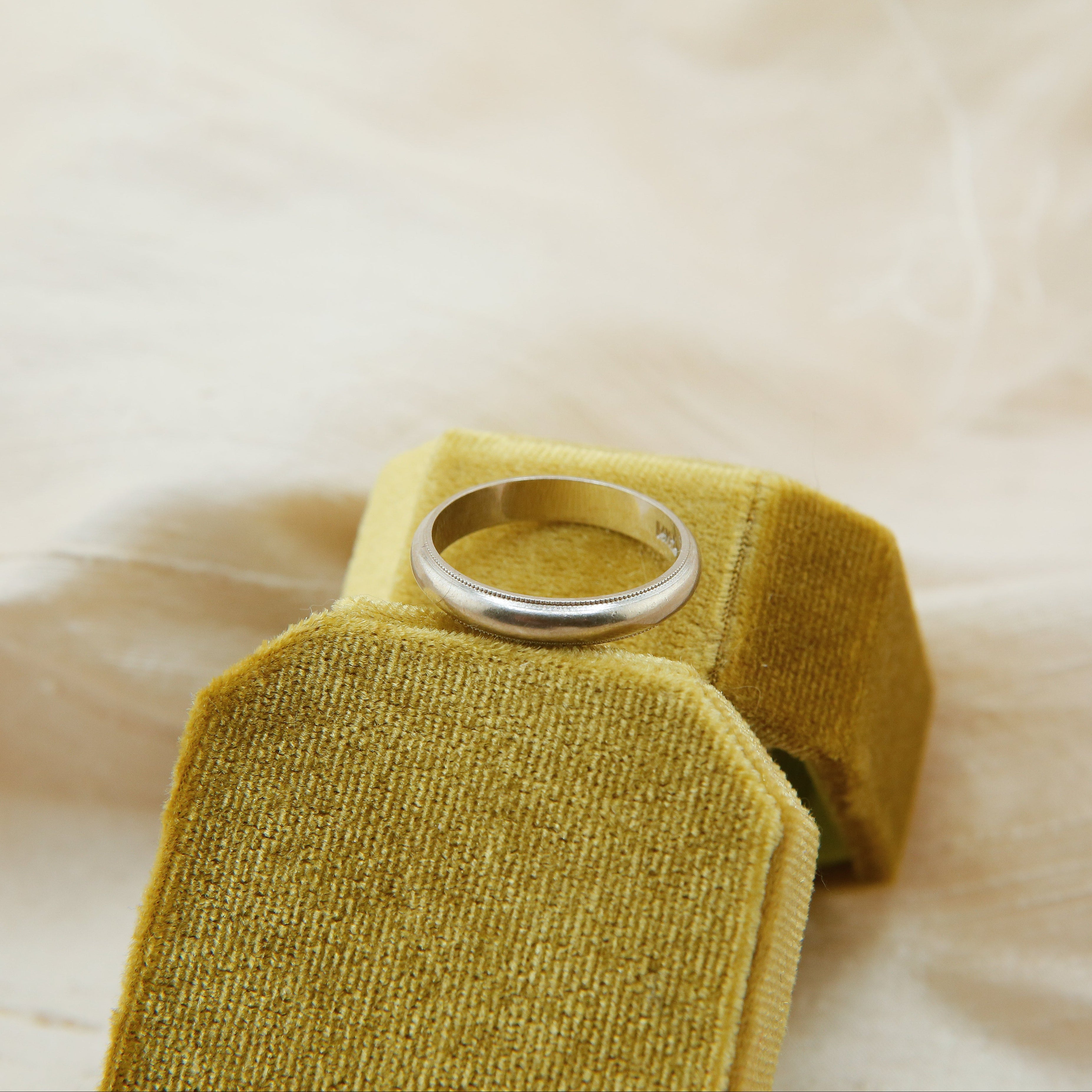 14k White Gold Milgrain Band | sz 10