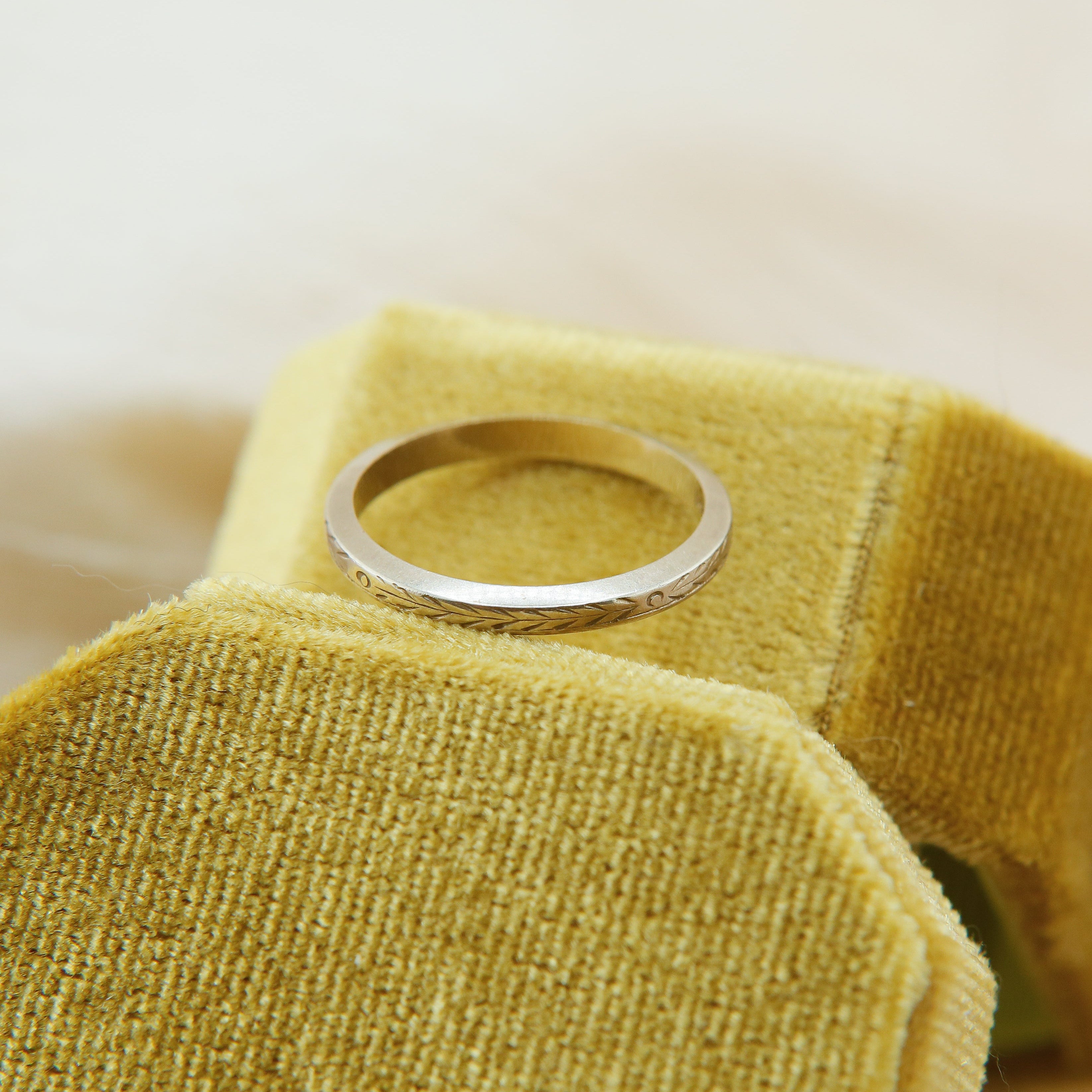 14k White Gold Textured Ring | sz 6.5