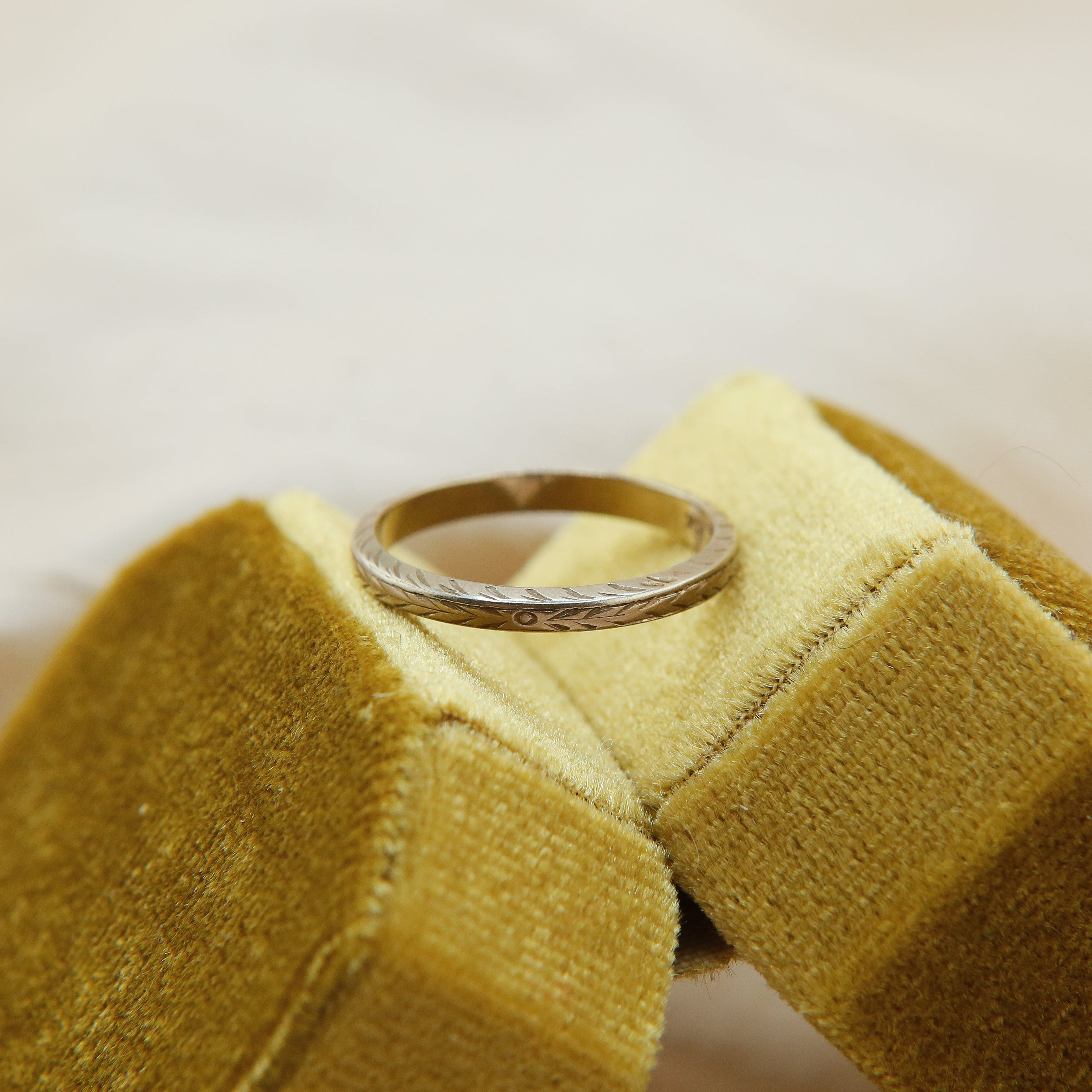 14k White Gold Textured Ring | sz 6.5