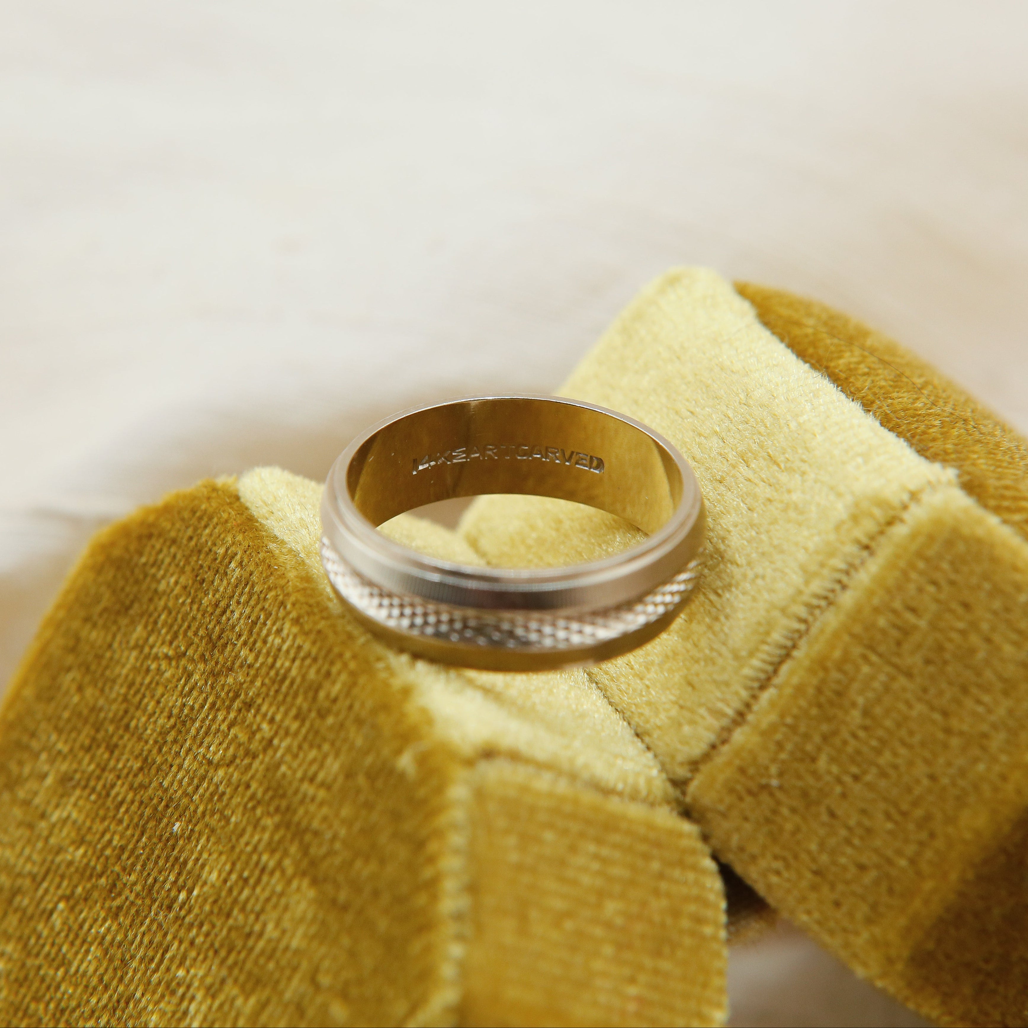 14k White Gold Beveled Edged Textured Band | sz 6.5