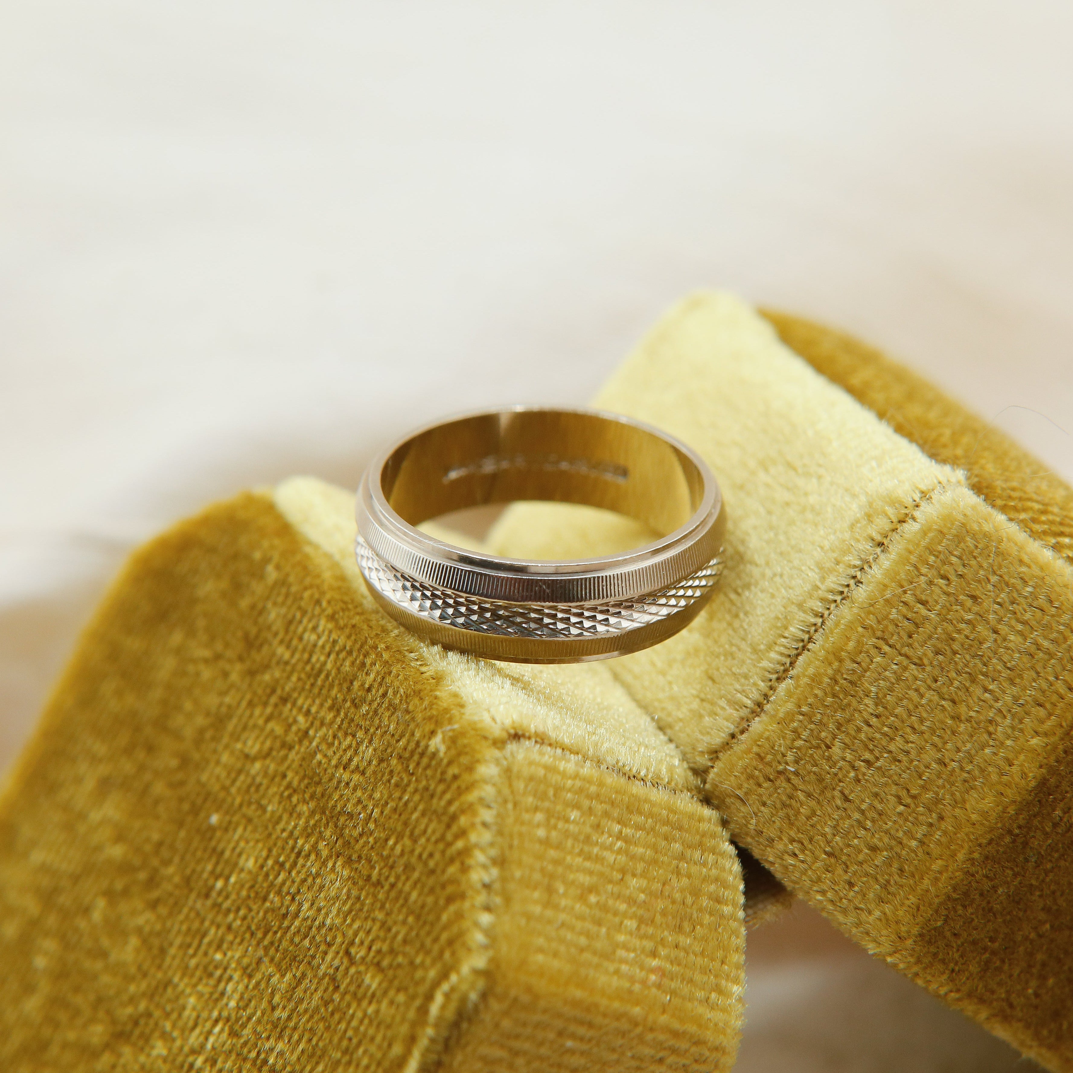 14k White Gold Beveled Edged Textured Band | sz 6.5