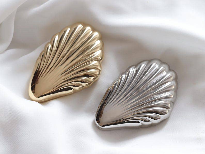 Silver Seashell Compact Mirror | Lifestyle
