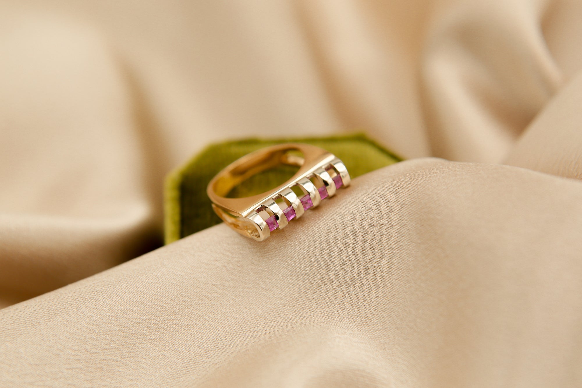 Sale | Evora Vintage | 19k & Ruby | SZ 6.75