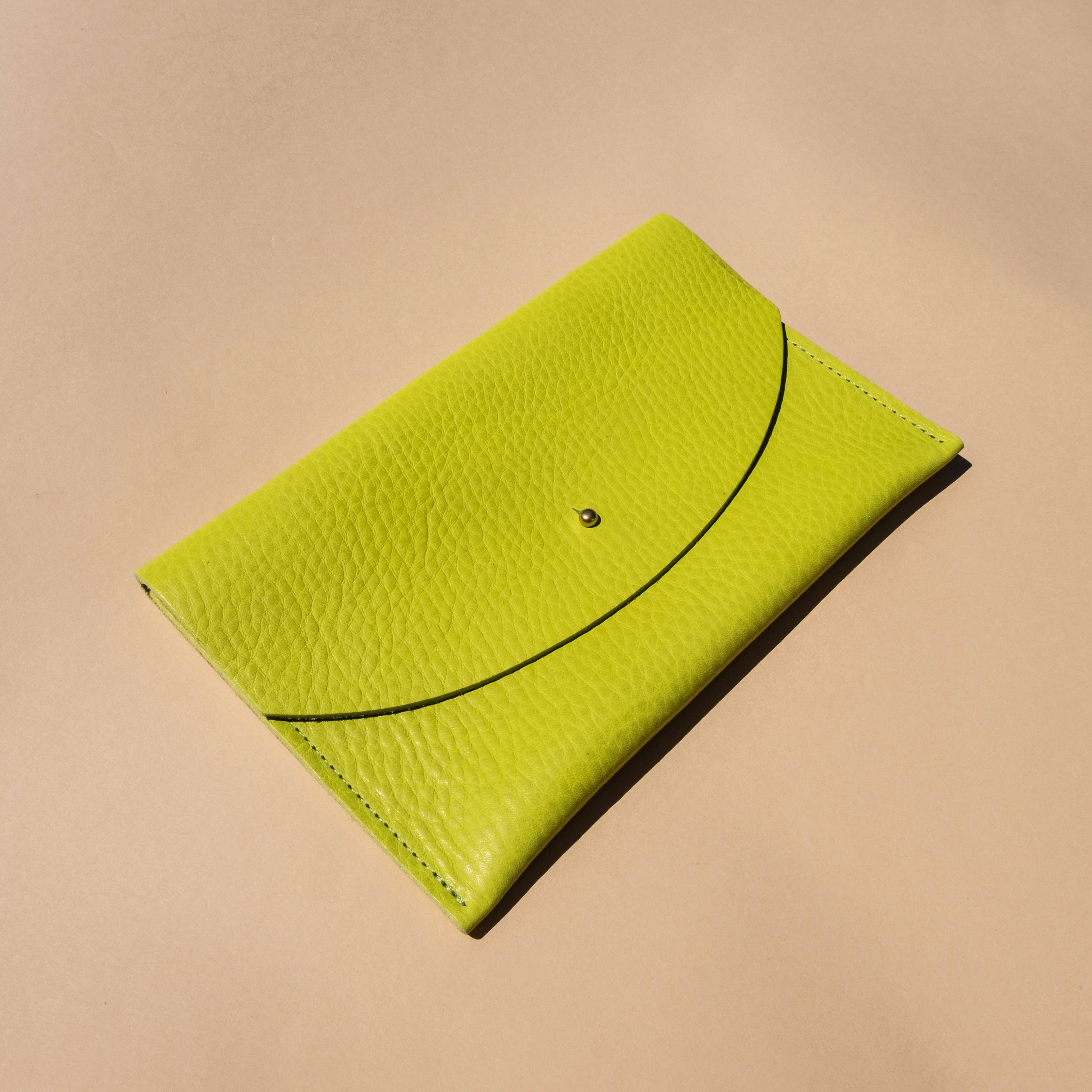 Envelope Pouch Chartreuse Leather | Lifestyle
