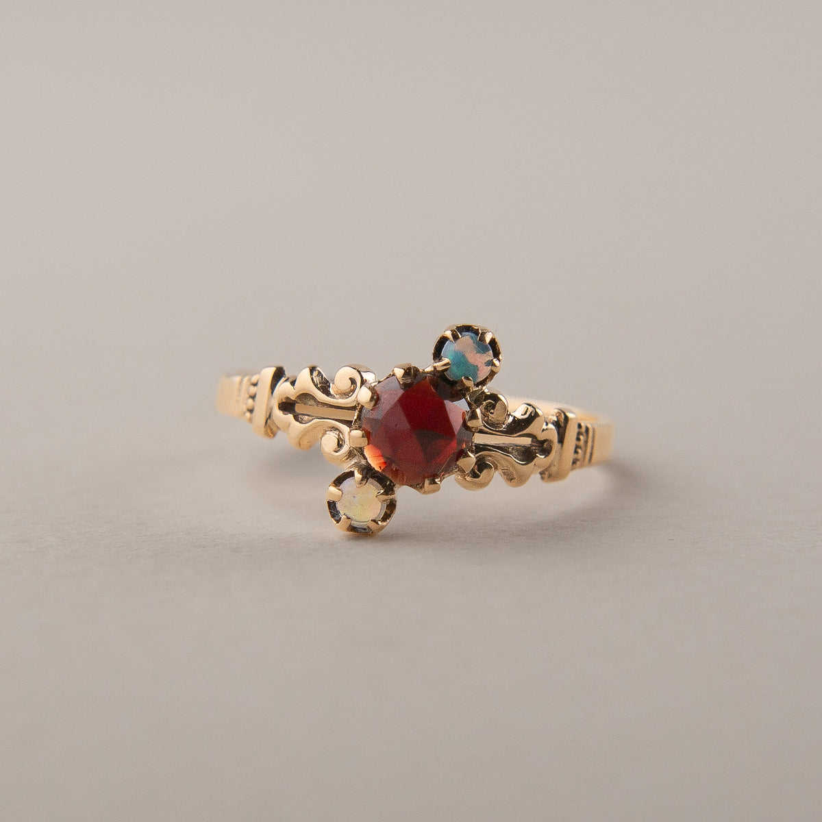 VR286 garnet and opal three stone ring | sz 6