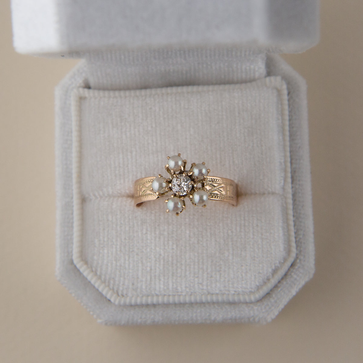diamond and pearl flower ring | sz 7.75