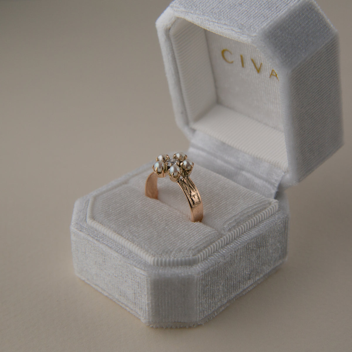 diamond and pearl flower ring | sz 7.75