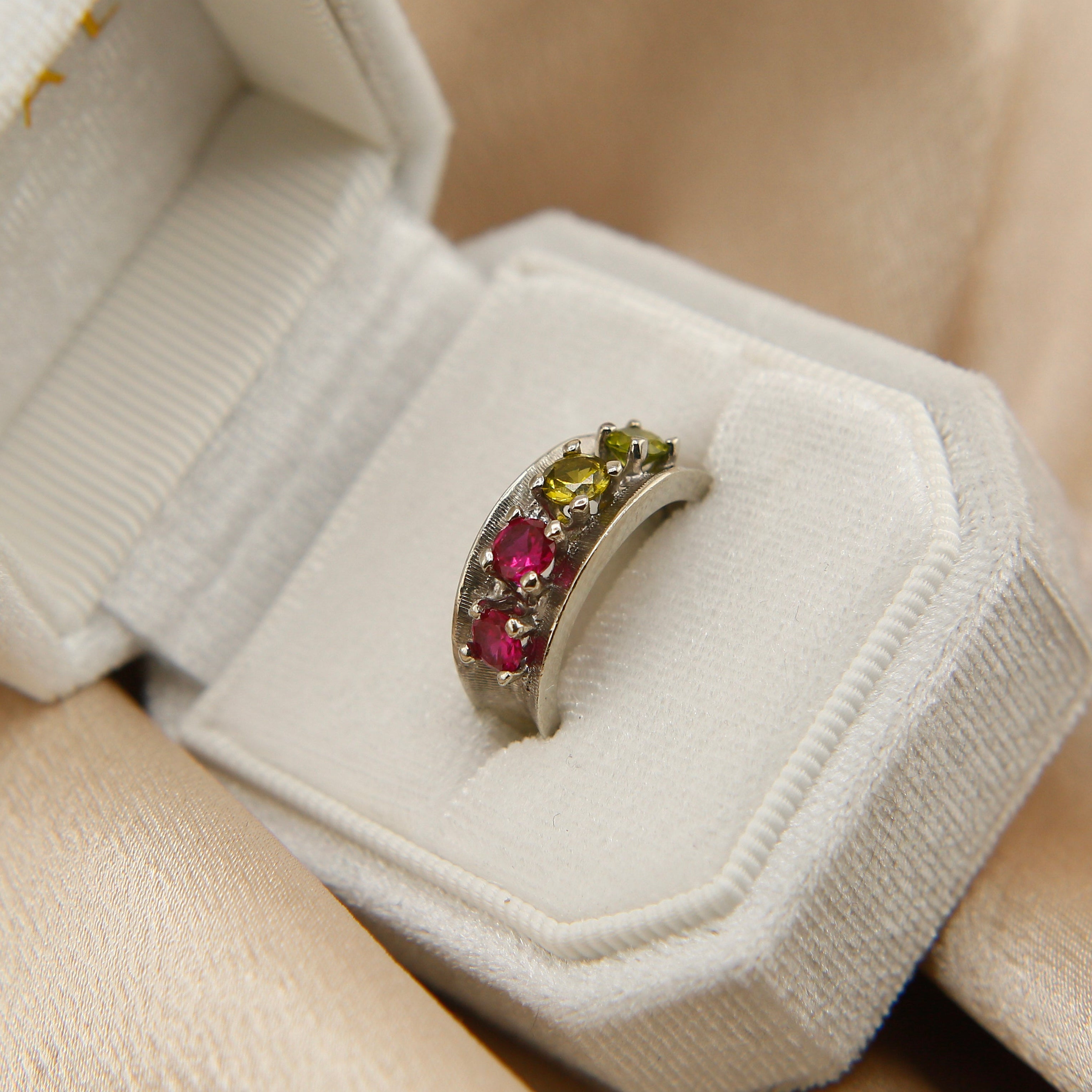 10k White Gold Ruby + Peridot Ring | sz 5.75