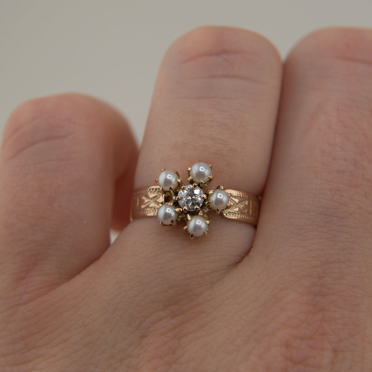 diamond and pearl flower ring | sz 7.75