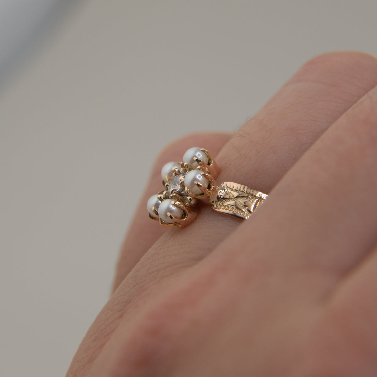 diamond and pearl flower ring | sz 7.75
