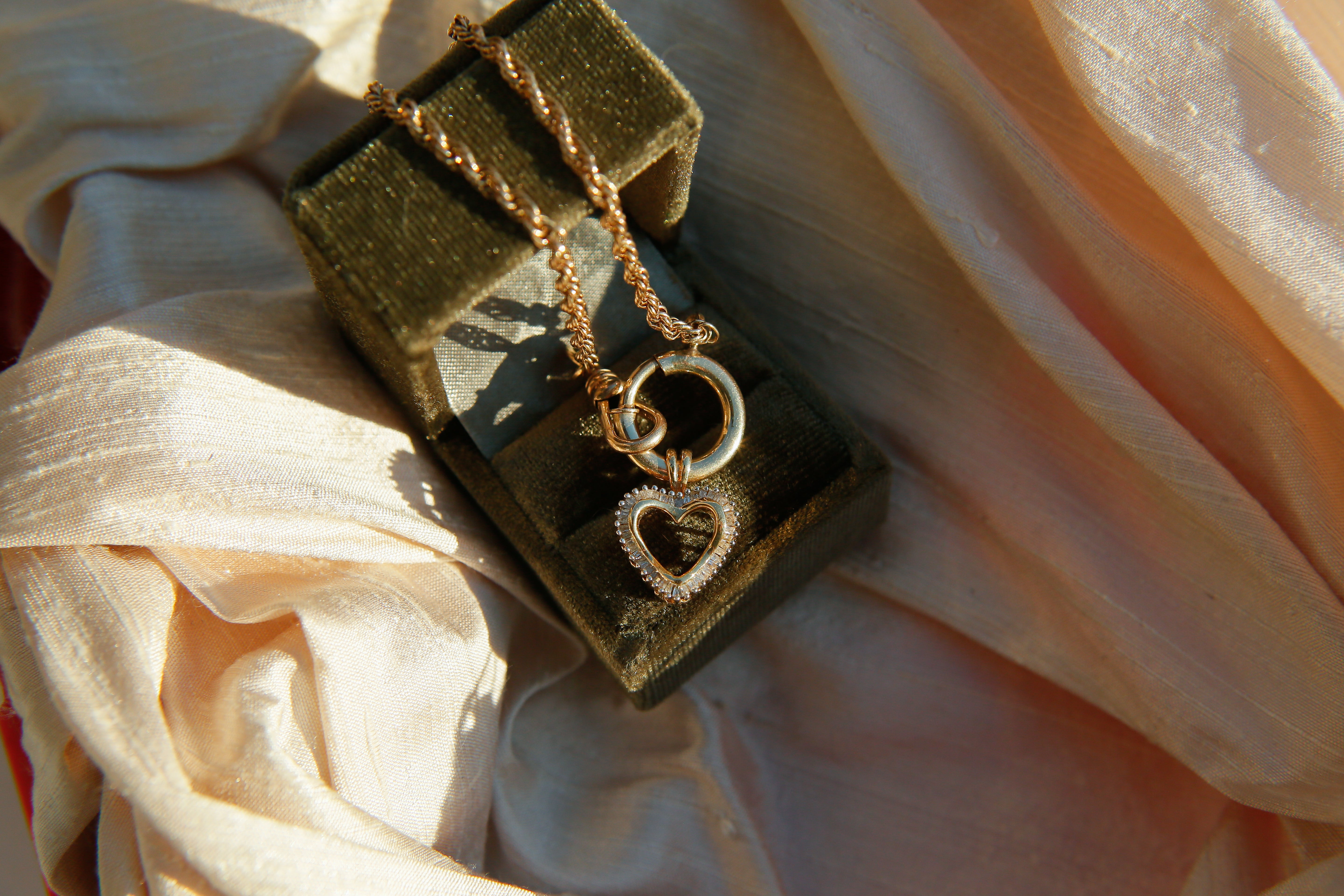 Vintage Chunky Statement Diamond Heart Choker | Necklace