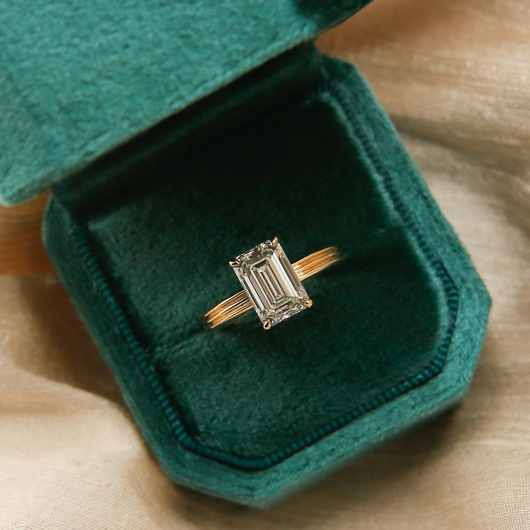 Emerald Margo 2.58 | sz 6