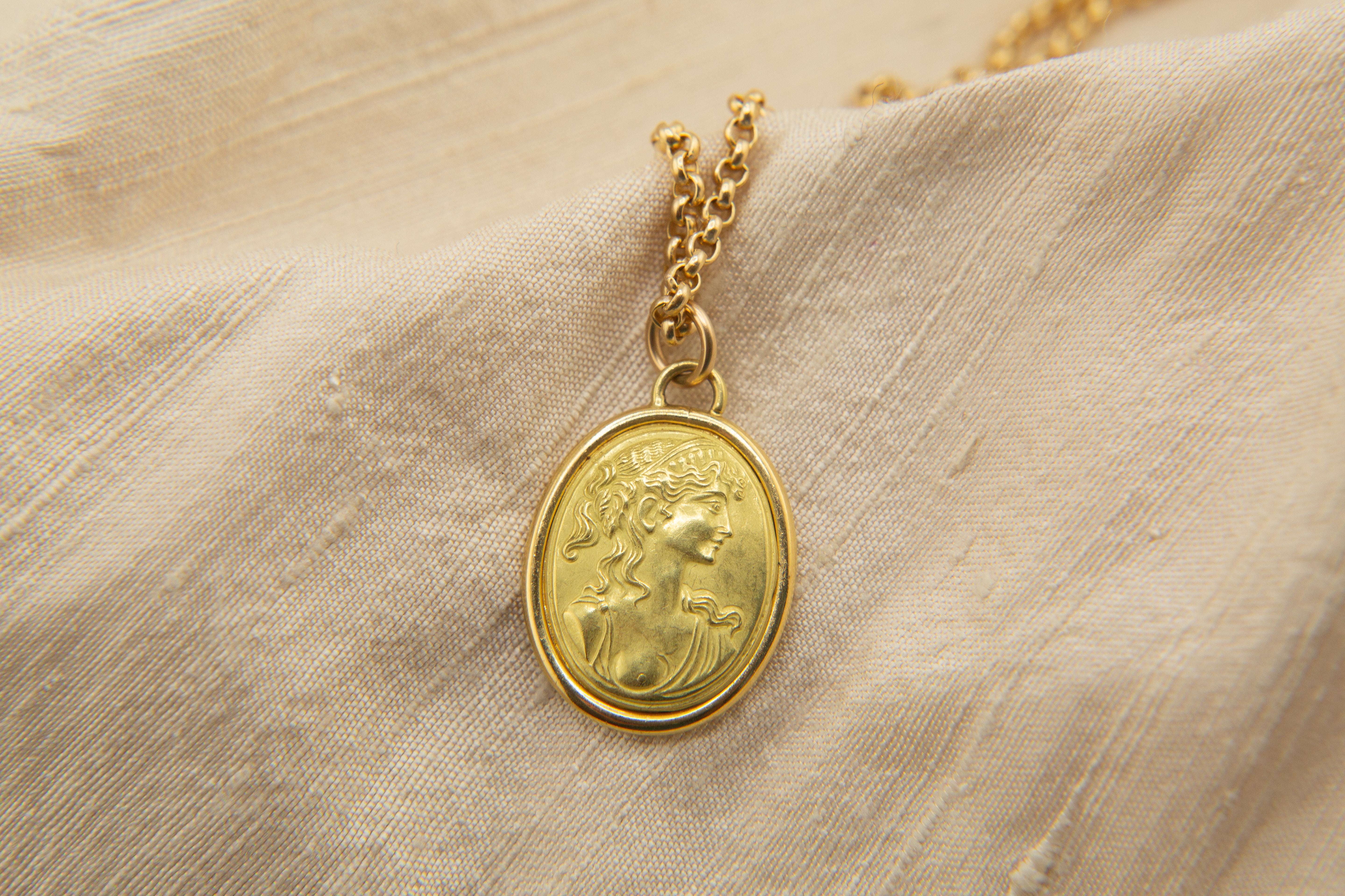 Vintage 18k Greek Cameo | Pendant