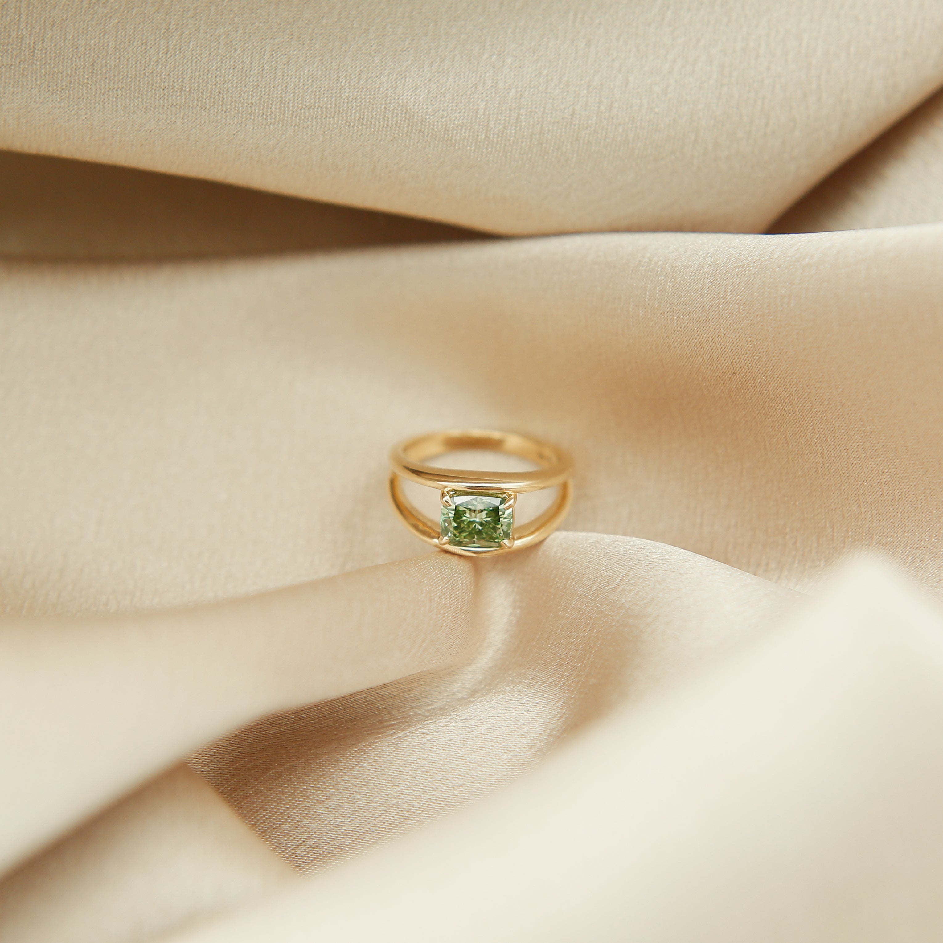 14k Holly Ring 1.28 Green Diamond | Sz 5.5