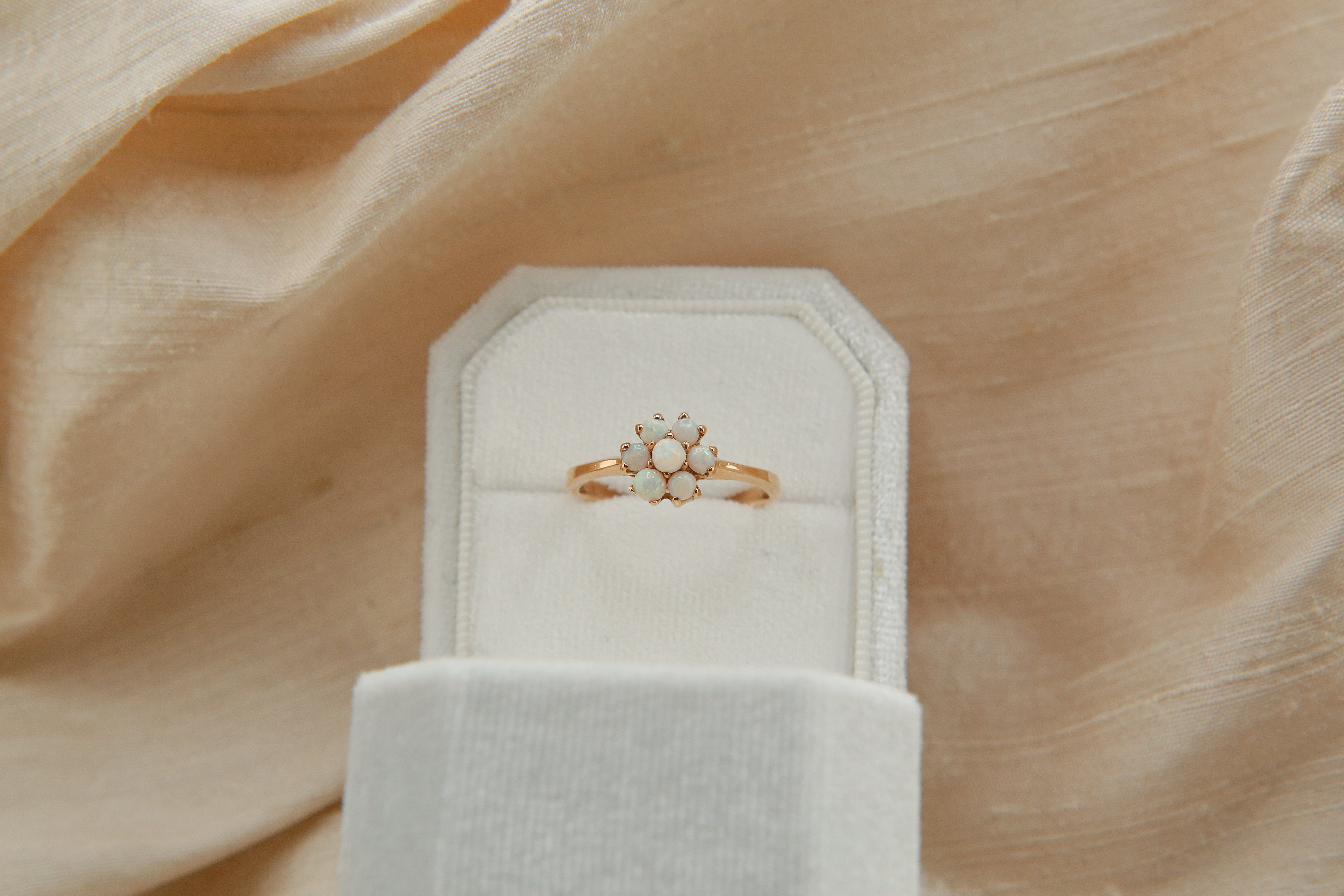 10k Opal Flower Cluster Ring | sz 8.25